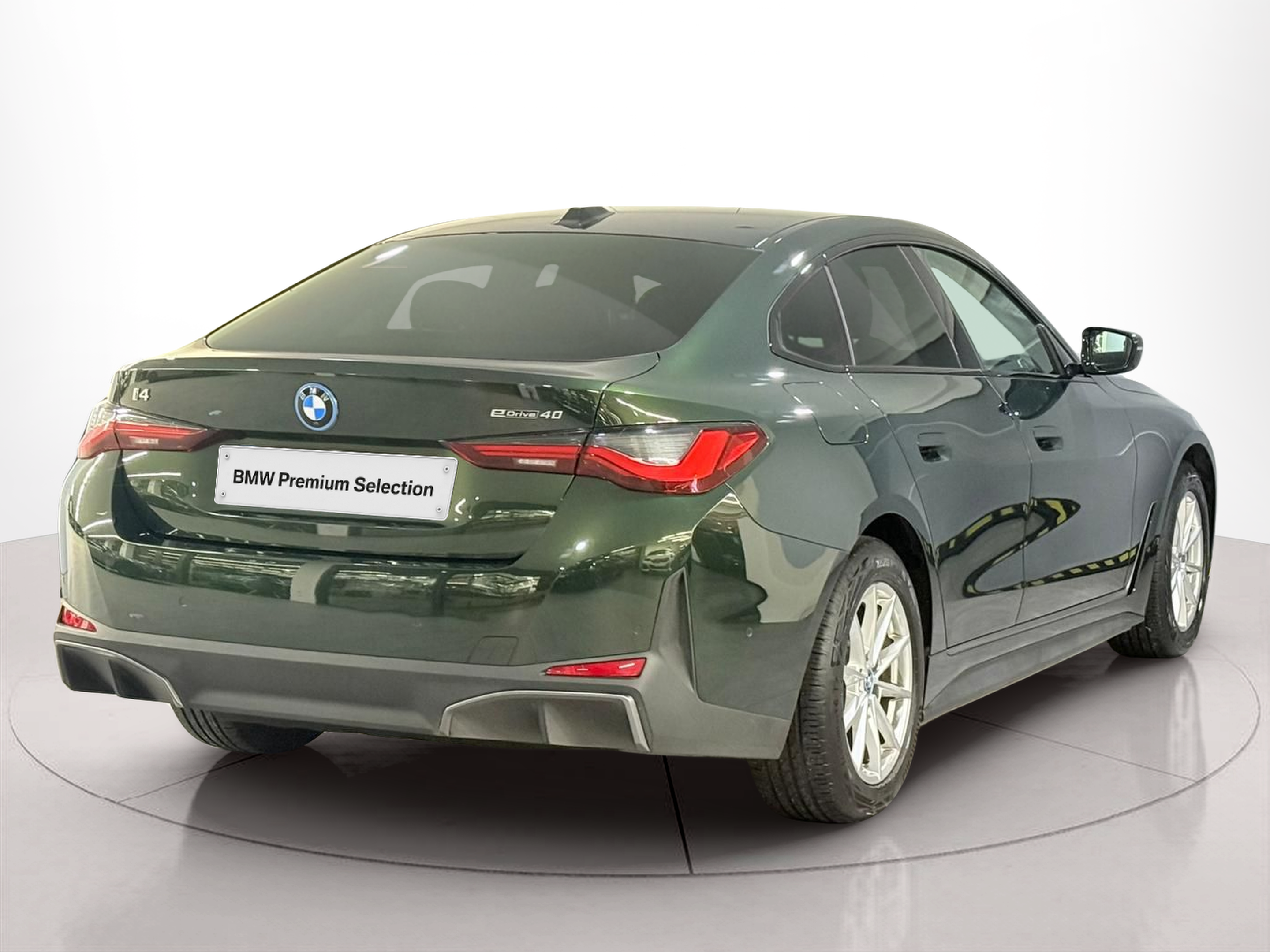 BMW i4 i4 eDrive40 color Verde. Año 2023. 250KW(340CV). Elétrico. En concesionario Santogal Carnaxide de Oeiras