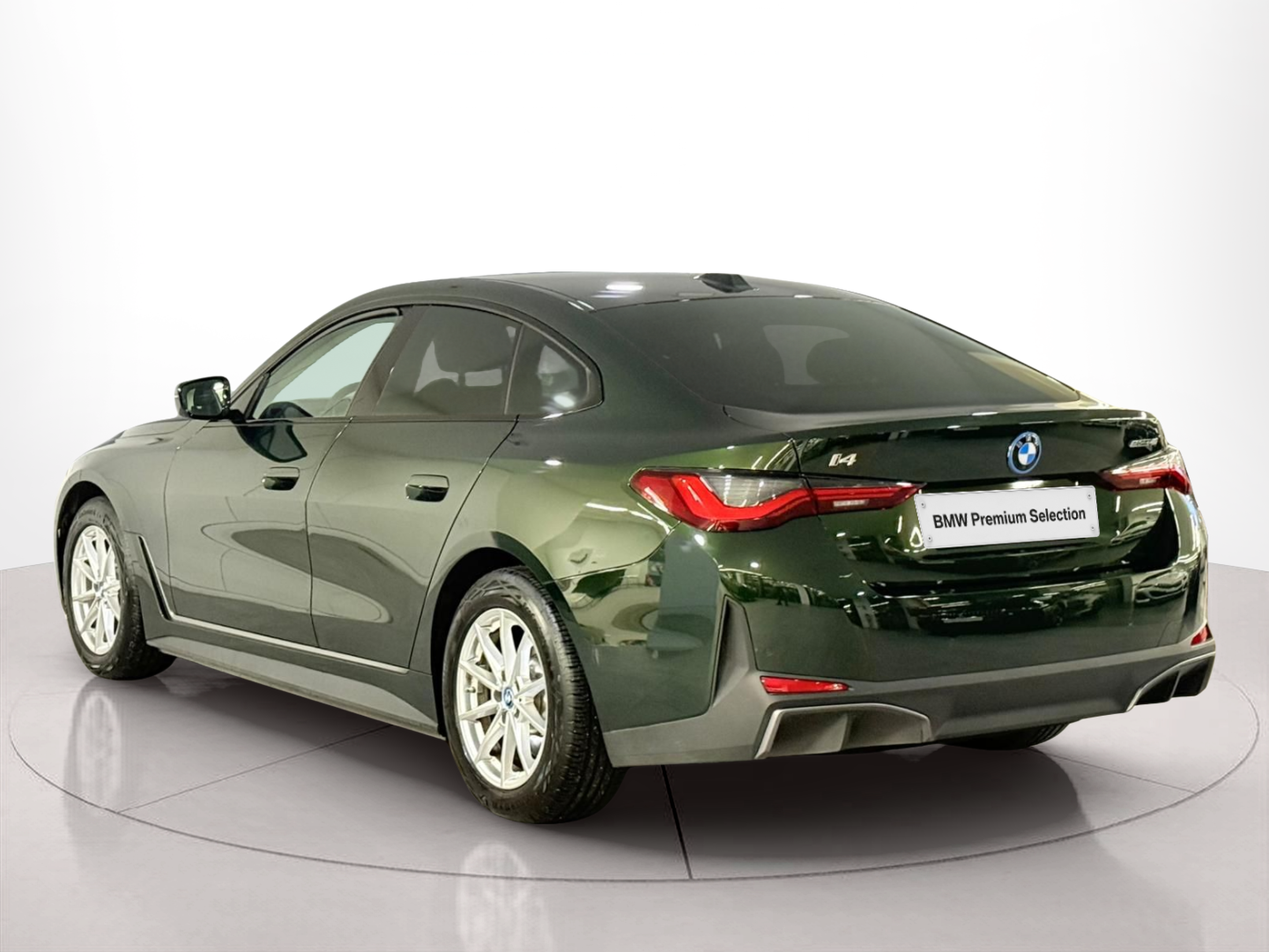 BMW i4 i4 eDrive40 color Verde. Año 2023. 250KW(340CV). Elétrico. En concesionario Santogal Carnaxide de Oeiras