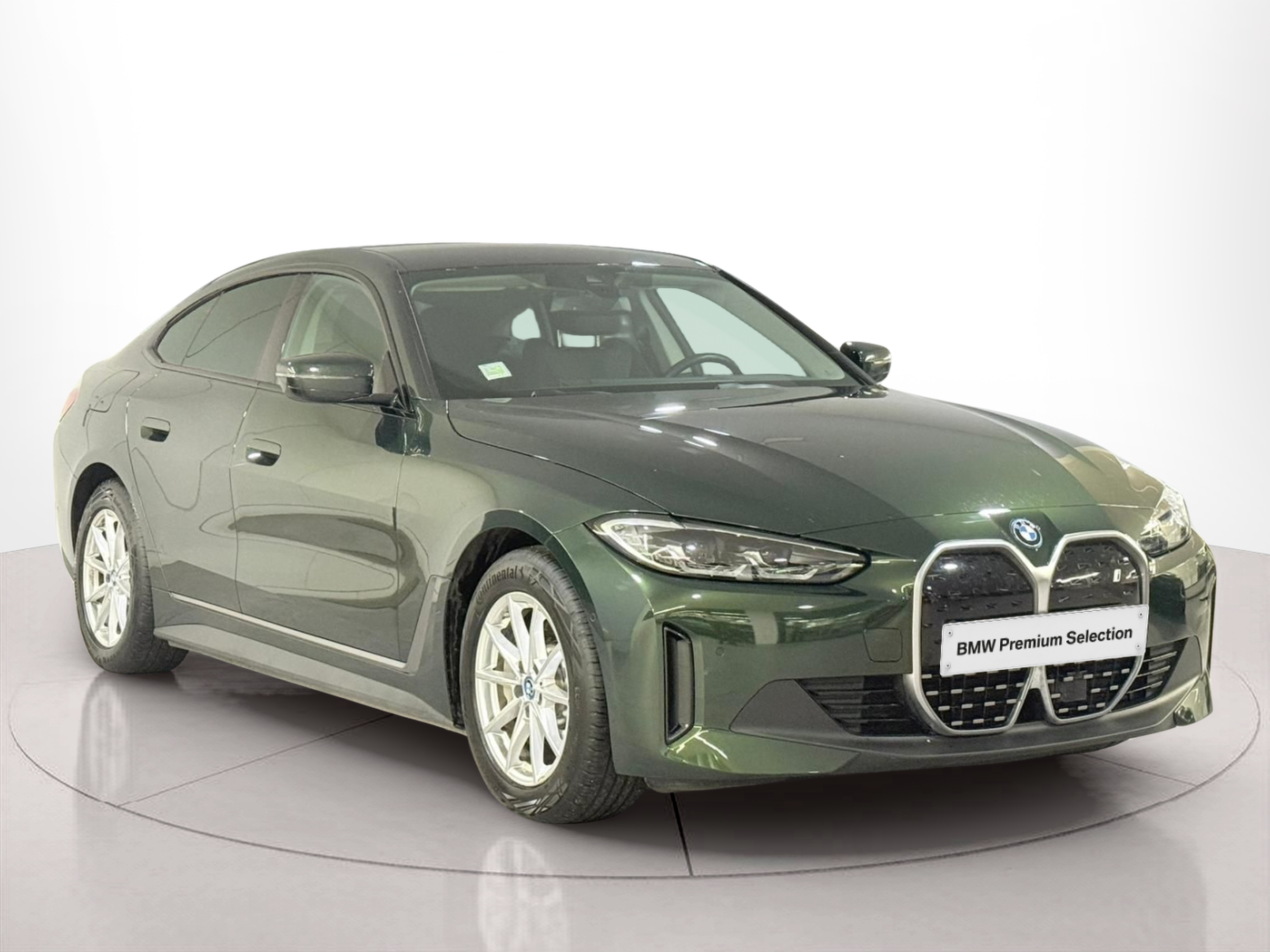 BMW i4 i4 eDrive40 color Verde. Año 2023. 250KW(340CV). Elétrico. En concesionario Santogal Carnaxide de Oeiras