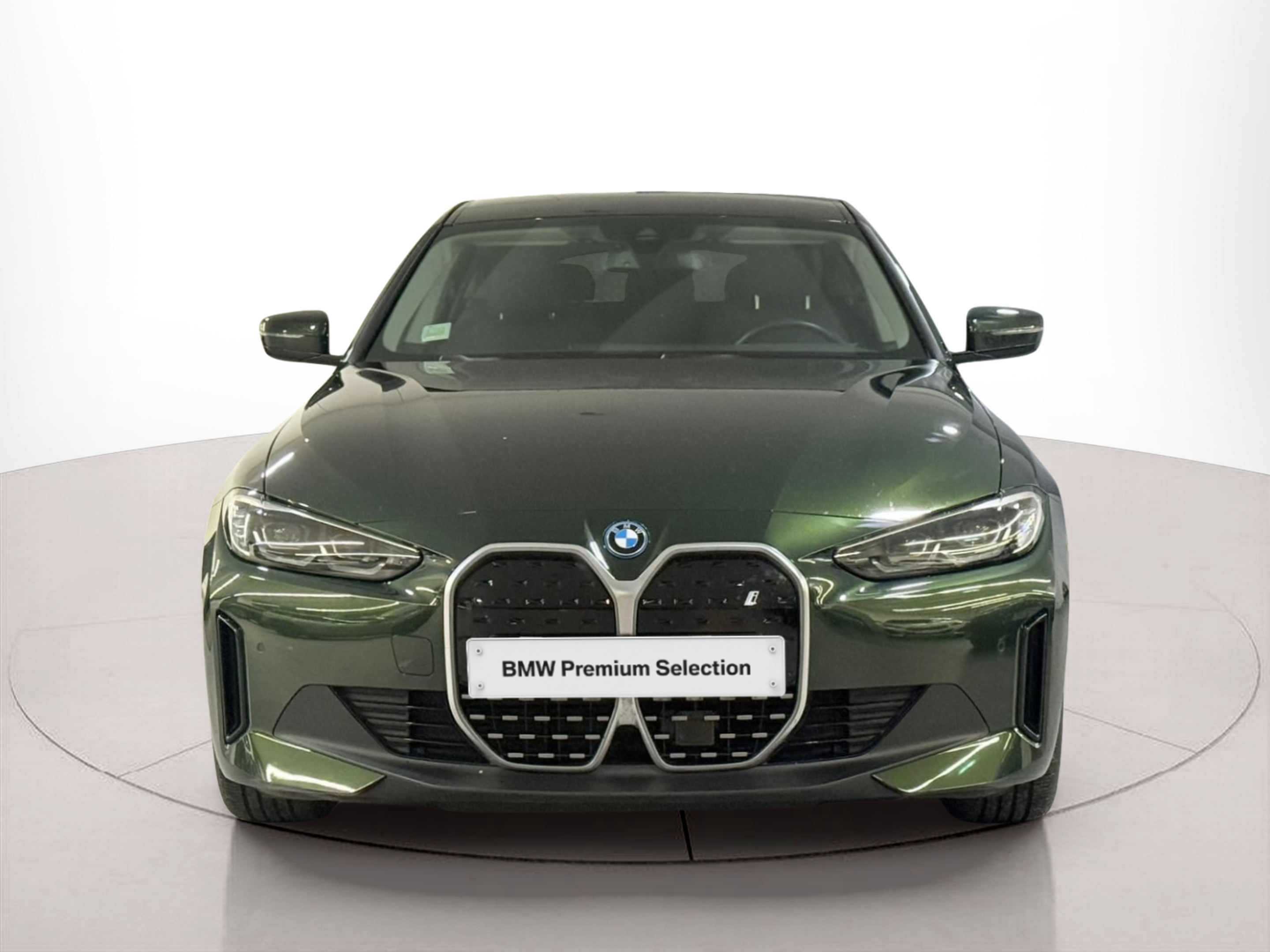 Fotos de BMW i4 i4 eDrive40 color Verde. Año 2023. 250KW(340CV). Elétrico. En concesionario Santogal Carnaxide de Oeiras