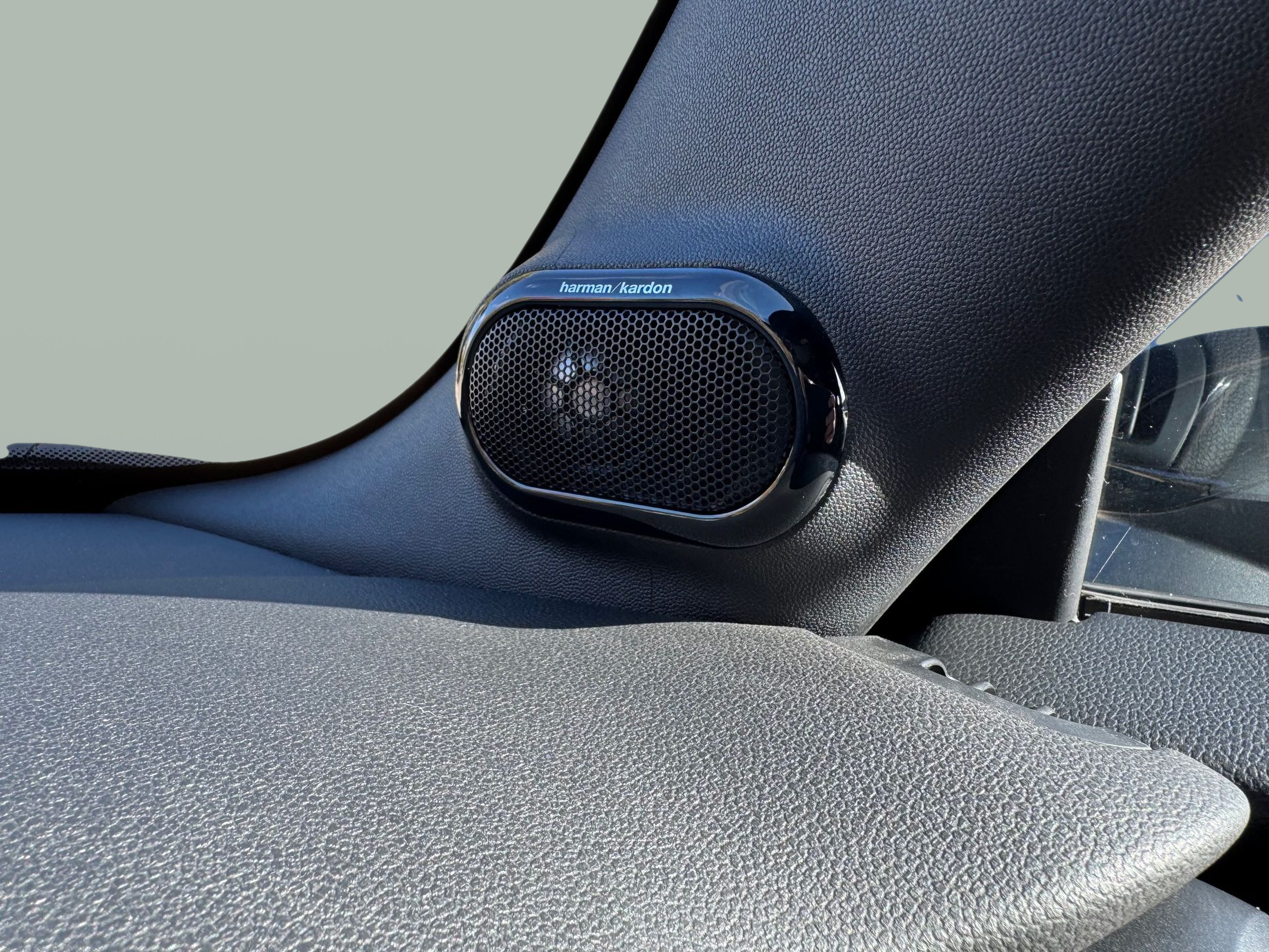 fotoG 23 del MINI MINI Cabrio John Cooper Works 170 kW (231 CV) 231cv Gasolina de 2023 em Oeiras