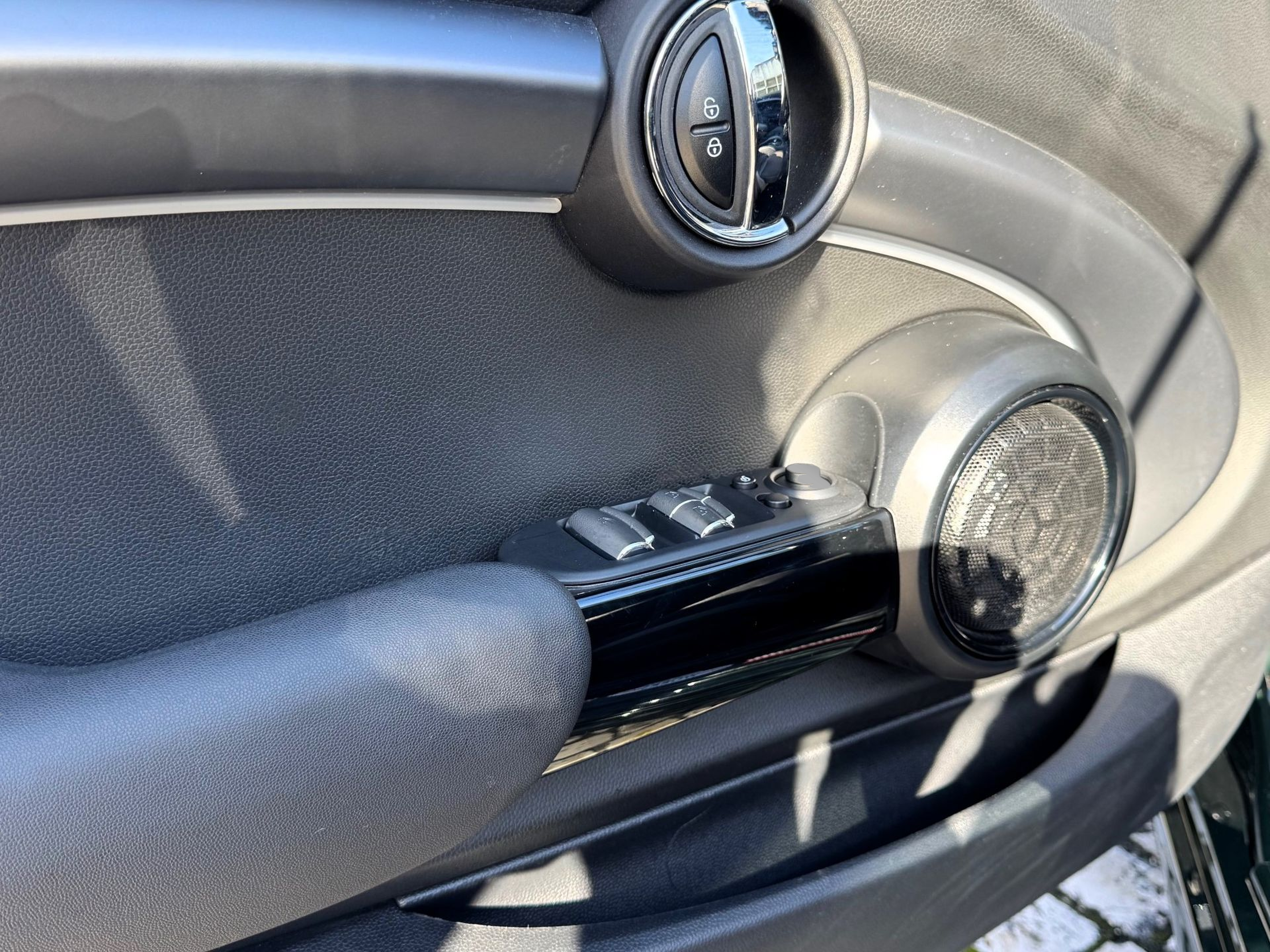 fotoG 16 del MINI MINI Cabrio John Cooper Works 170 kW (231 CV) 231cv Gasolina de 2023 em Oeiras