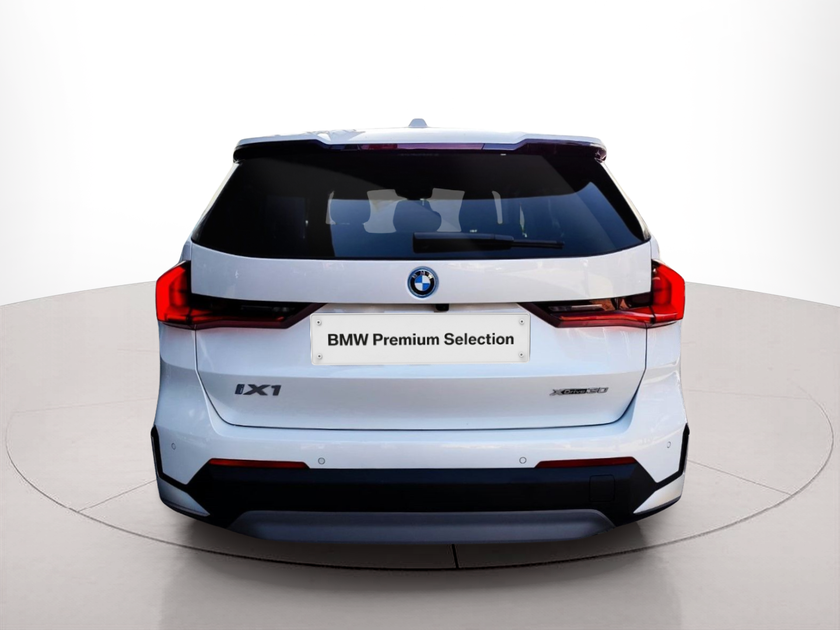 BMW iX1 xDrive30 color Blanco. Año 2023. 230KW(313CV). Elétrico. En concesionario Santogal Oeiras de Oeiras