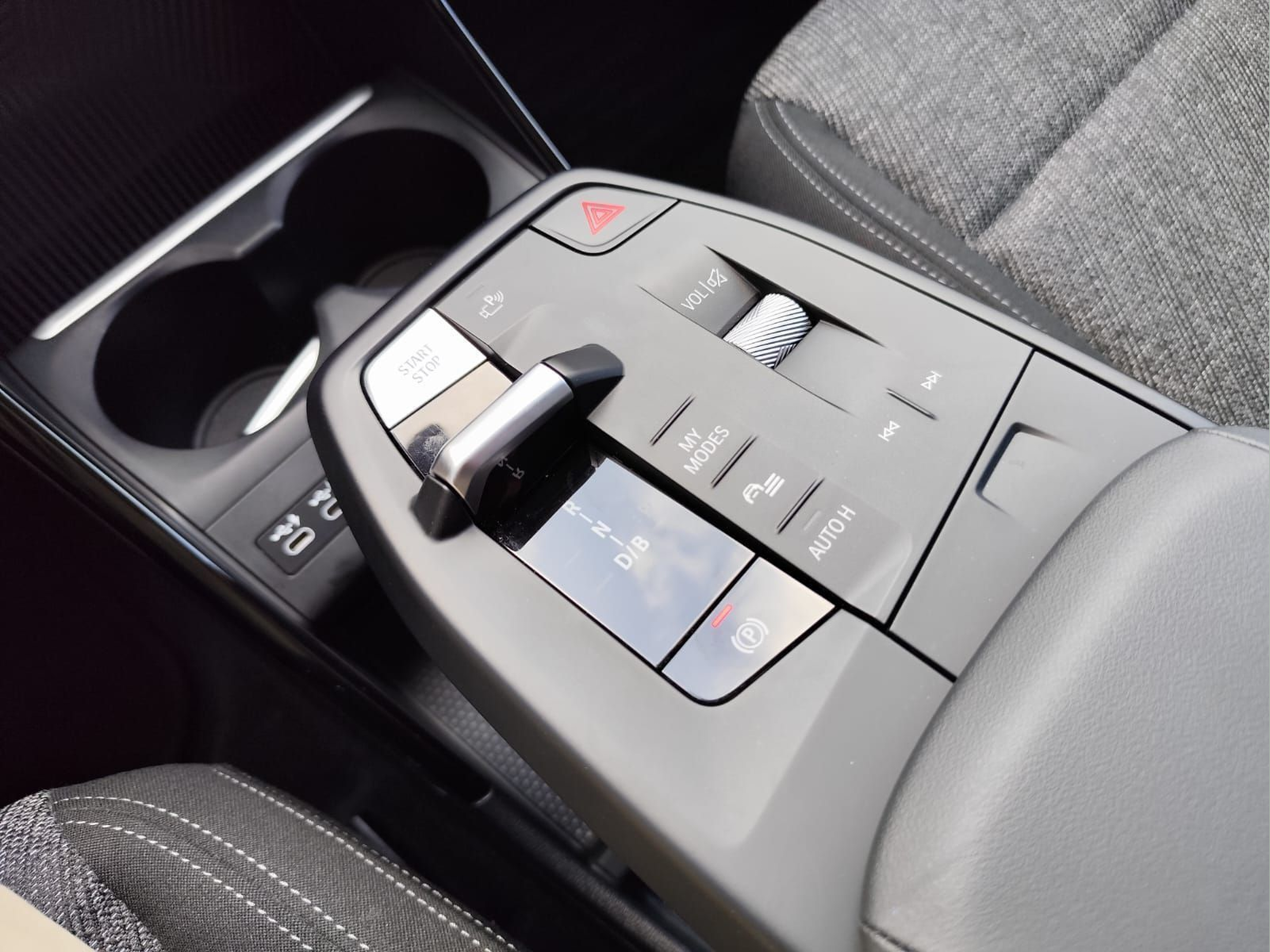 BMW iX1 xDrive30 color Blanco. Año 2023. 230KW(313CV). Elétrico. En concesionario Santogal Oeiras de Oeiras