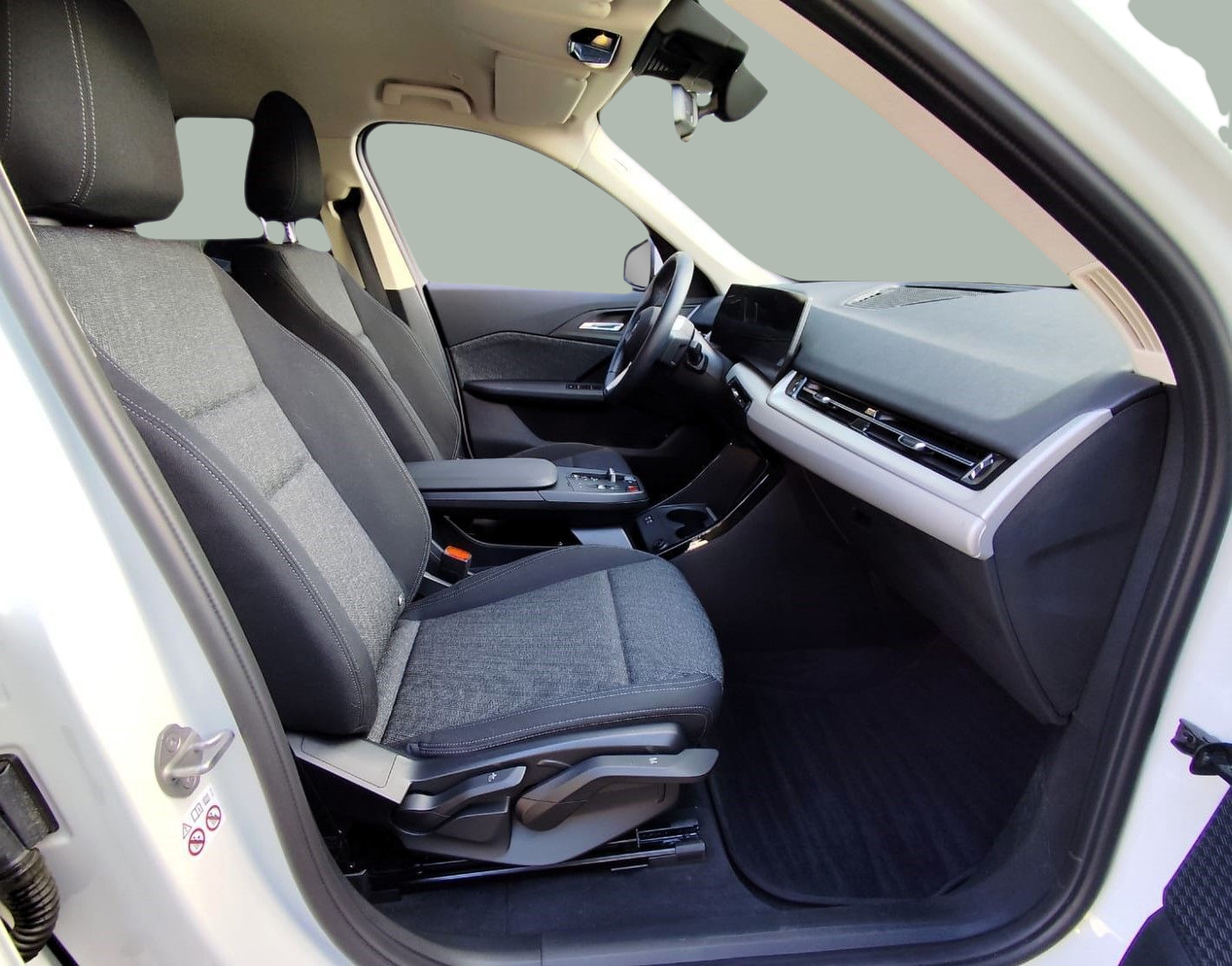 BMW iX1 xDrive30 color Blanco. Año 2023. 230KW(313CV). Elétrico. En concesionario Santogal Oeiras de Oeiras