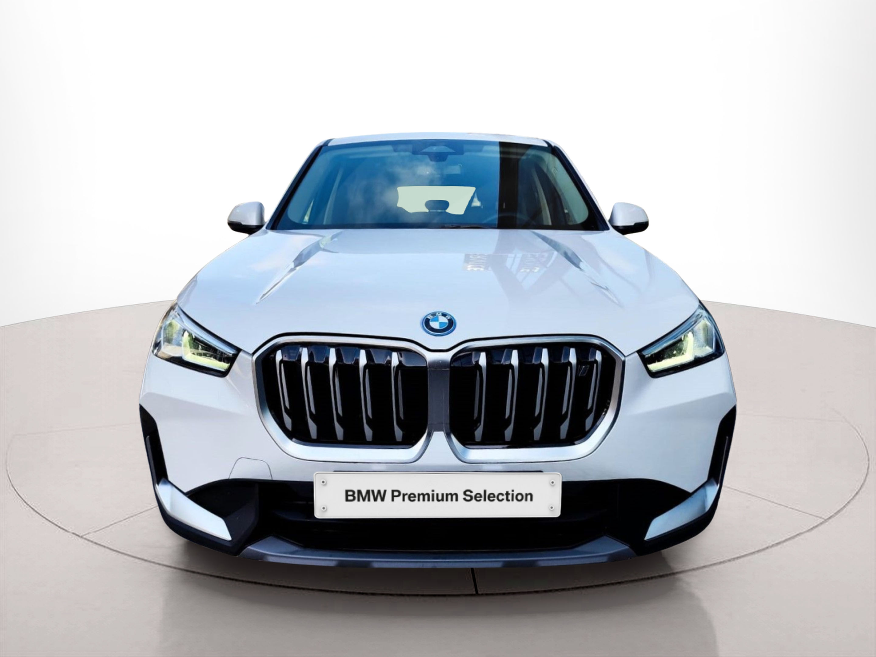 Fotos de BMW iX1 xDrive30 color Blanco. Año 2023. 230KW(313CV). Elétrico. En concesionario Santogal Oeiras de Oeiras