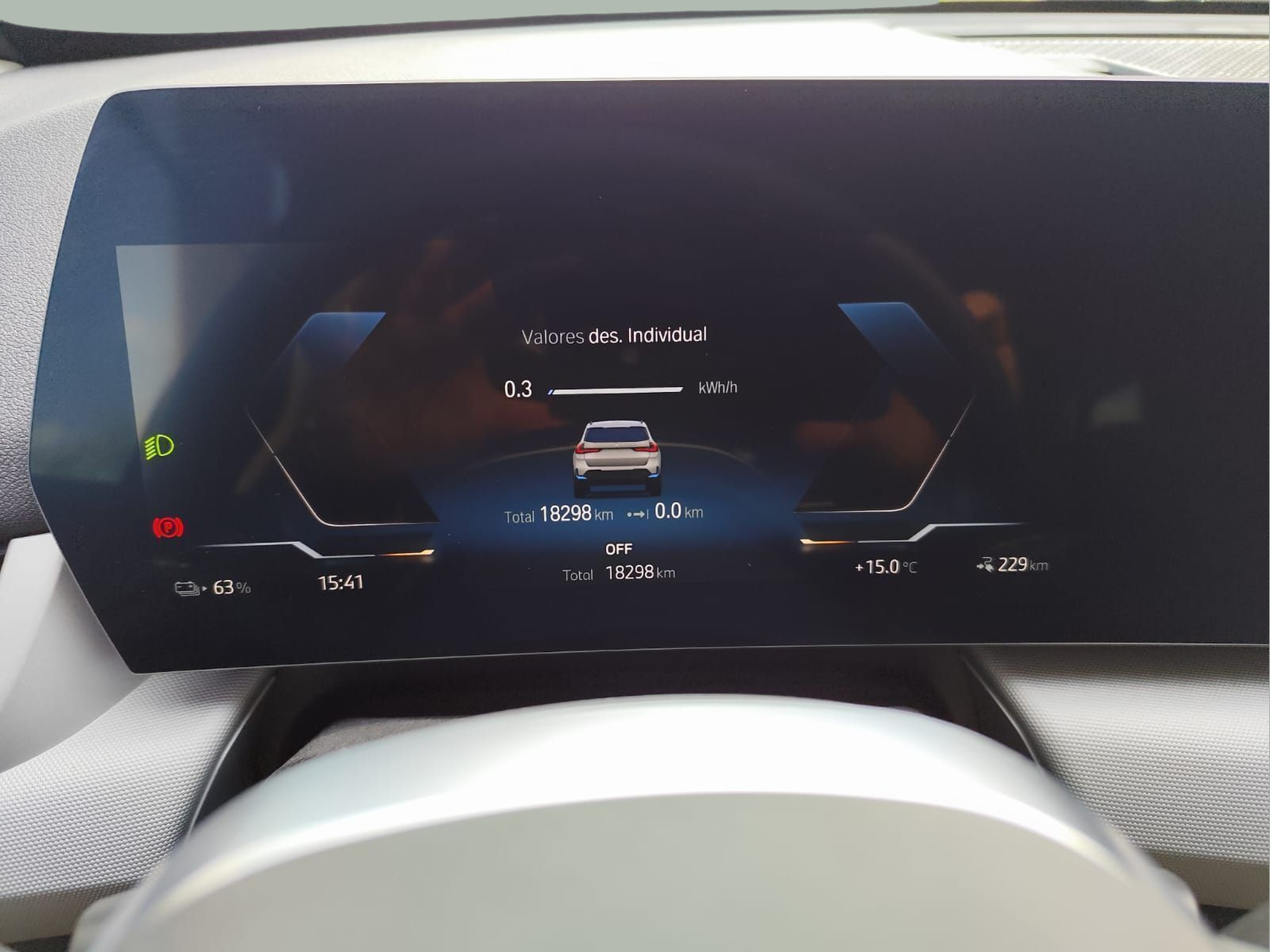 BMW iX1 xDrive30 color Blanco. Año 2023. 230KW(313CV). Elétrico. En concesionario Santogal Oeiras de Oeiras