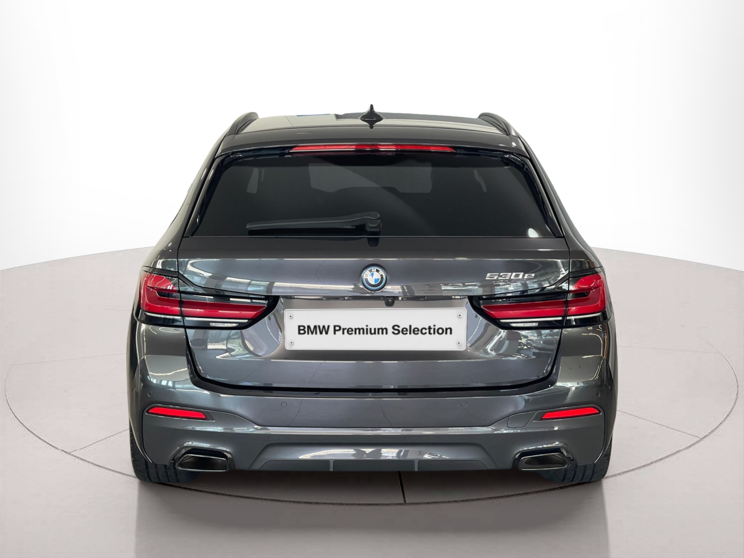 BMW Série 5 530e Touring color Gris. Año 2023. 215KW(292CV). Elétrico / Gasolina Híbrido. En concesionario Santogal Carnaxide de Oeiras