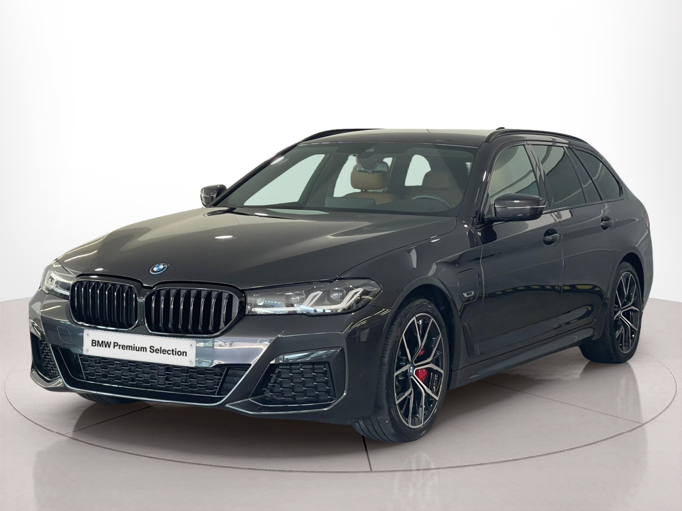 Fotos de BMW Série 5 530e Touring color Gris. Año 2023. 215KW(292CV). Elétrico / Gasolina Híbrido. En concesionario Santogal Carnaxide de Oeiras