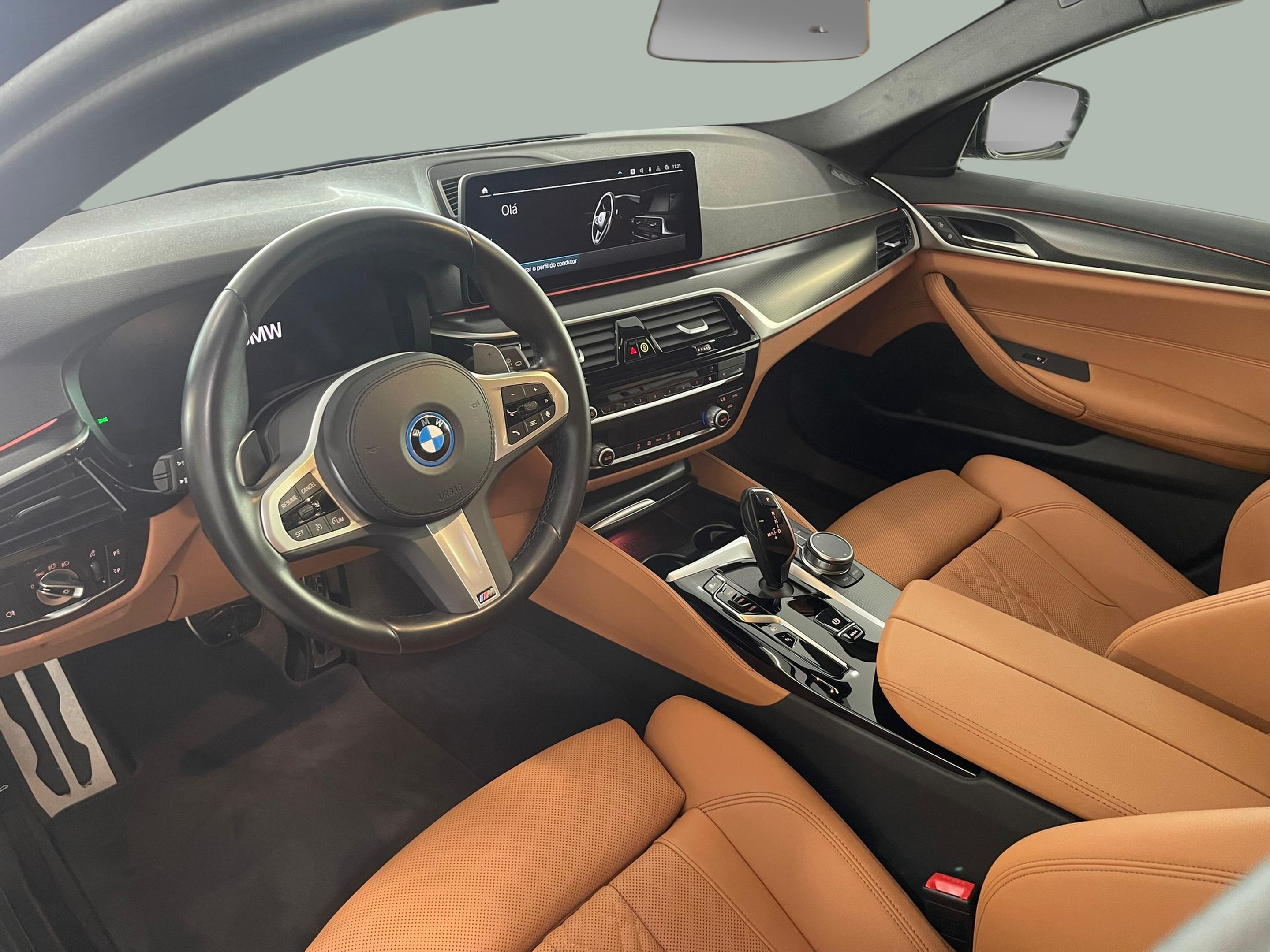 BMW Série 5 530e Touring color Gris. Año 2023. 215KW(292CV). Elétrico / Gasolina Híbrido. En concesionario Santogal Carnaxide de Oeiras