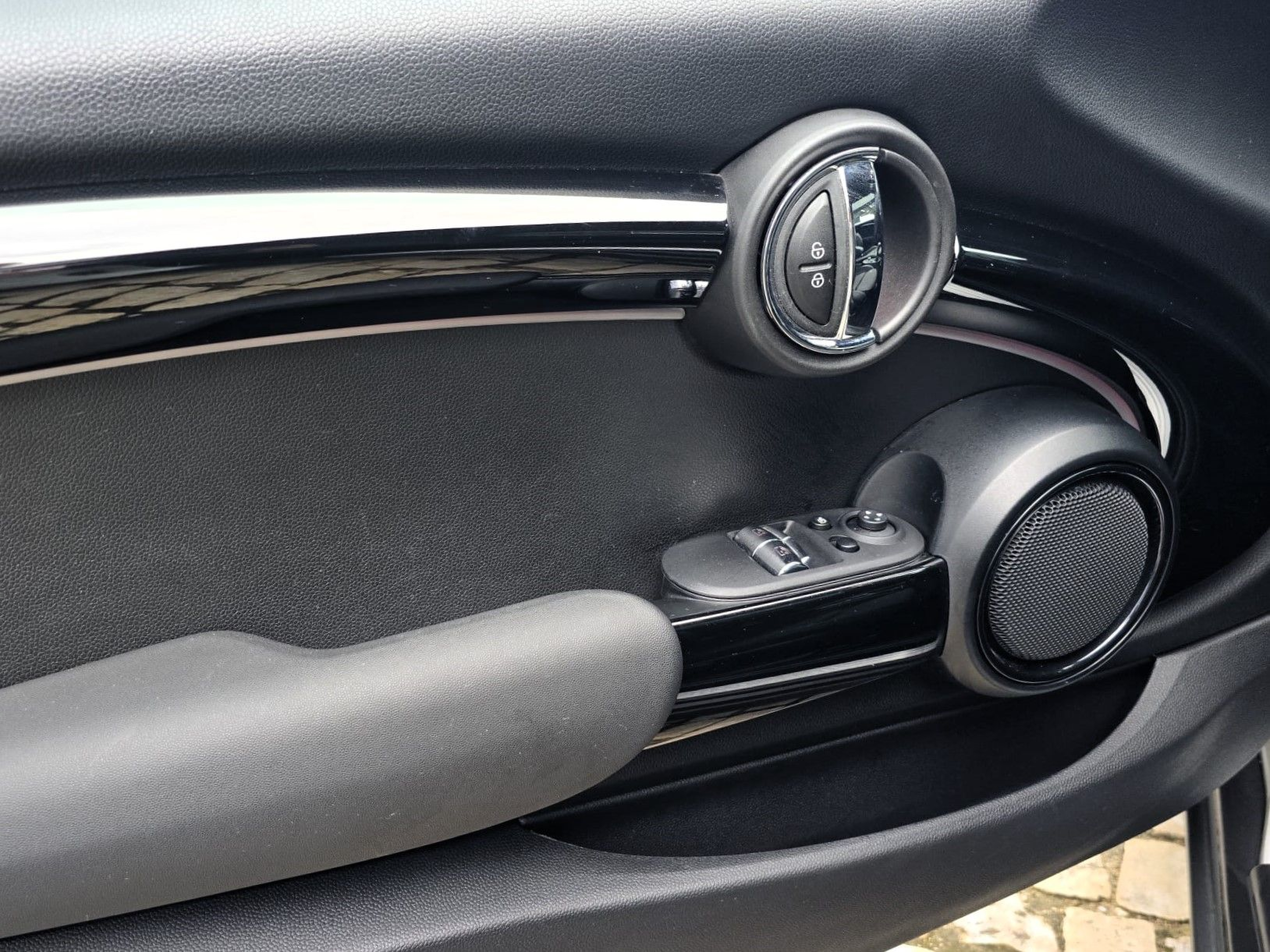 fotoG 11 del MINI MINI Cooper S E 135 kW (184 CV) 184cv Elétrico de 2023 em Oeiras