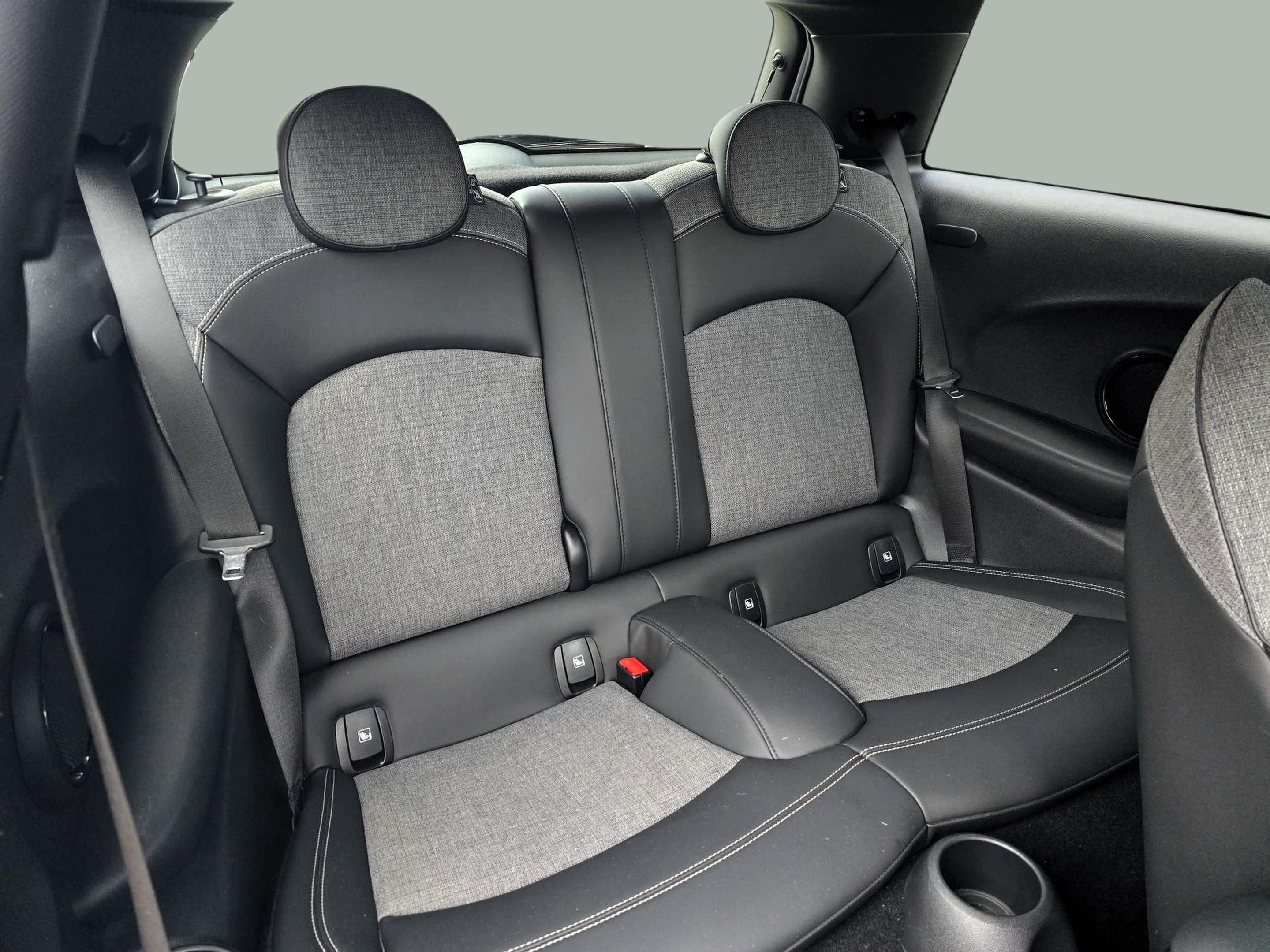 fotoG 8 del MINI MINI Cooper S E 135 kW (184 CV) 184cv Elétrico de 2023 em Oeiras