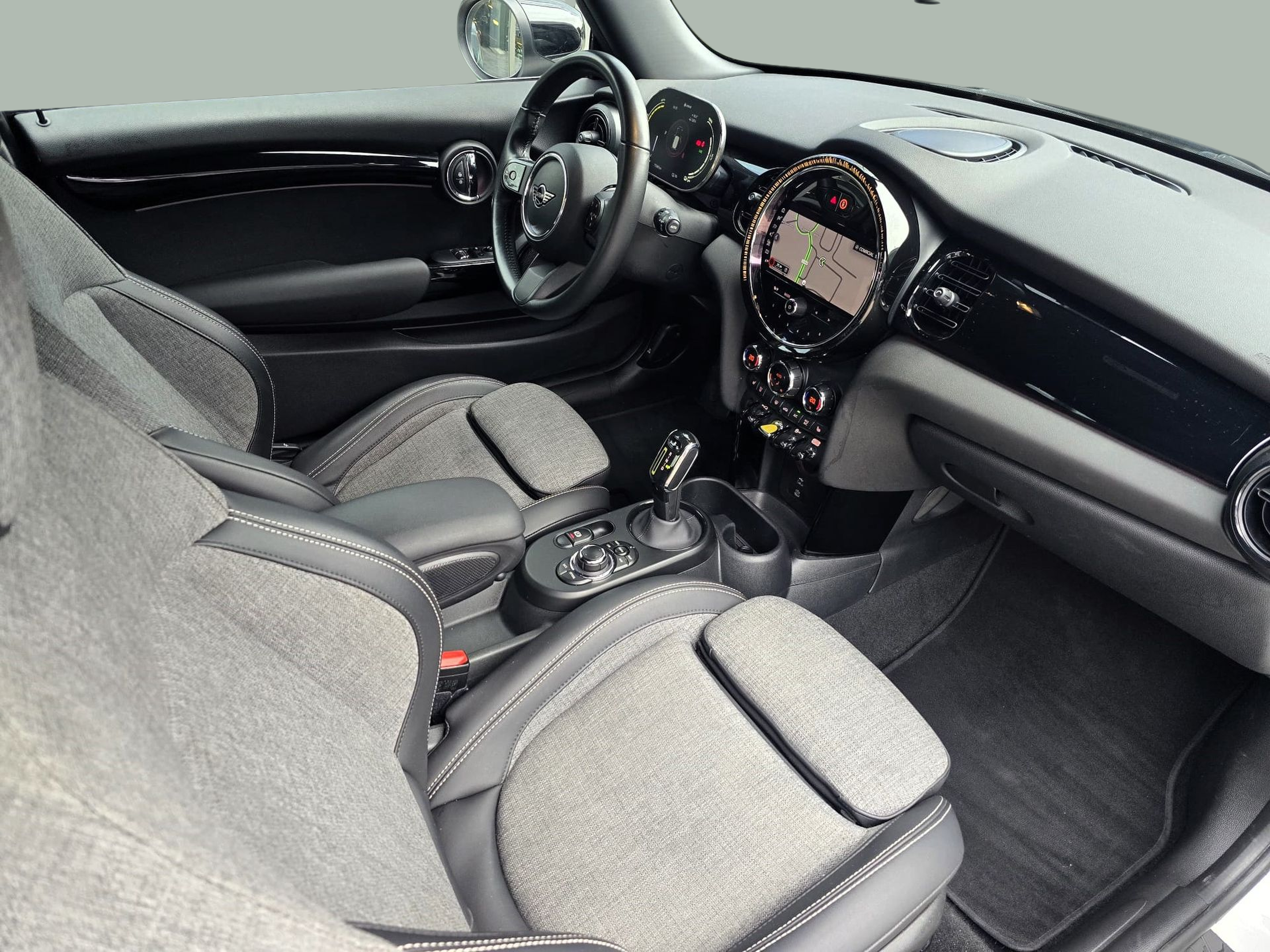 fotoG 6 del MINI MINI Cooper S E 135 kW (184 CV) 184cv Elétrico de 2023 em Oeiras