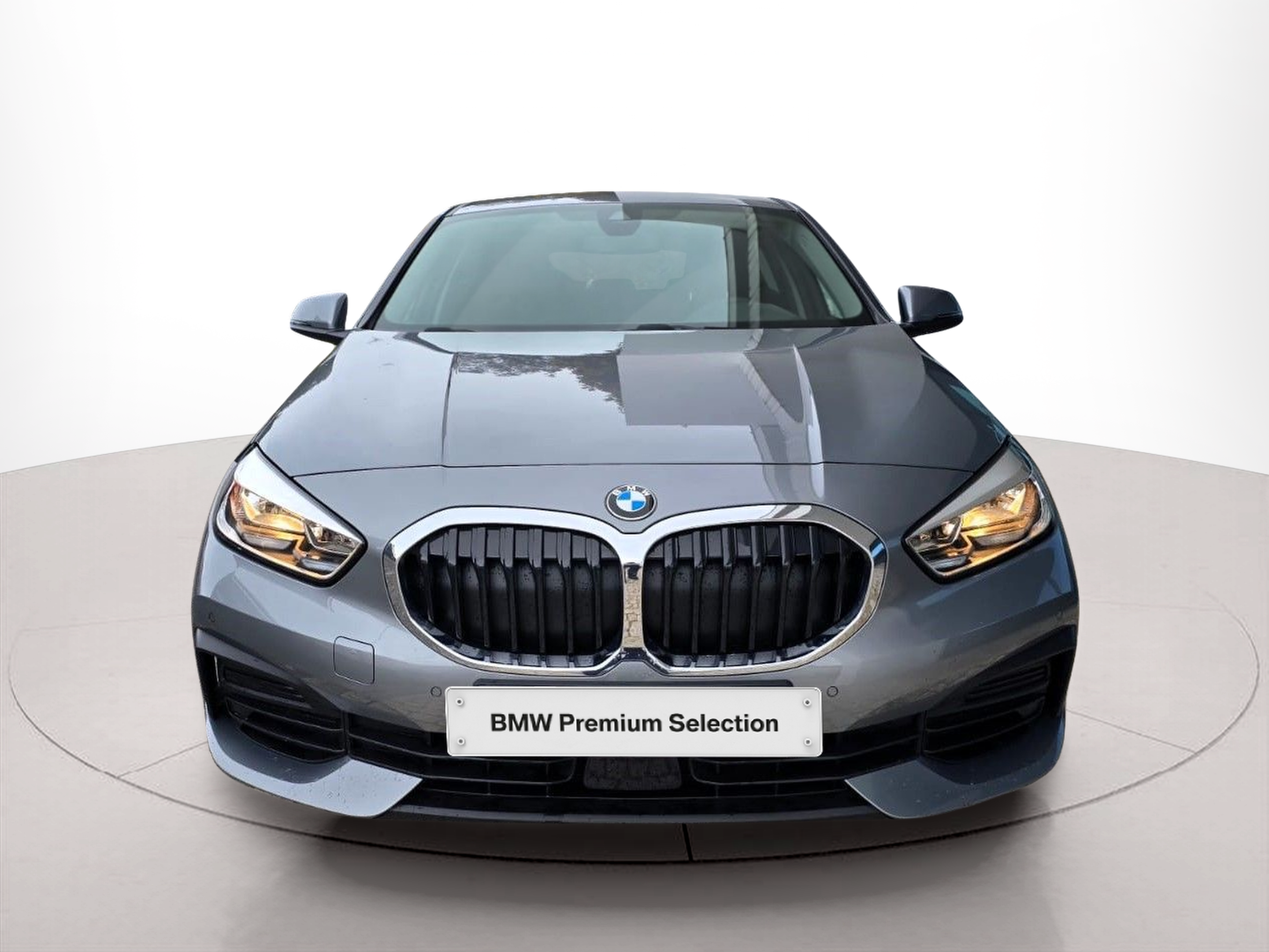 Fotos de BMW Série 1 116d color Gris. Año 2023. 85KW(116CV). Diesel. En concesionario Santogal Oeiras de Oeiras