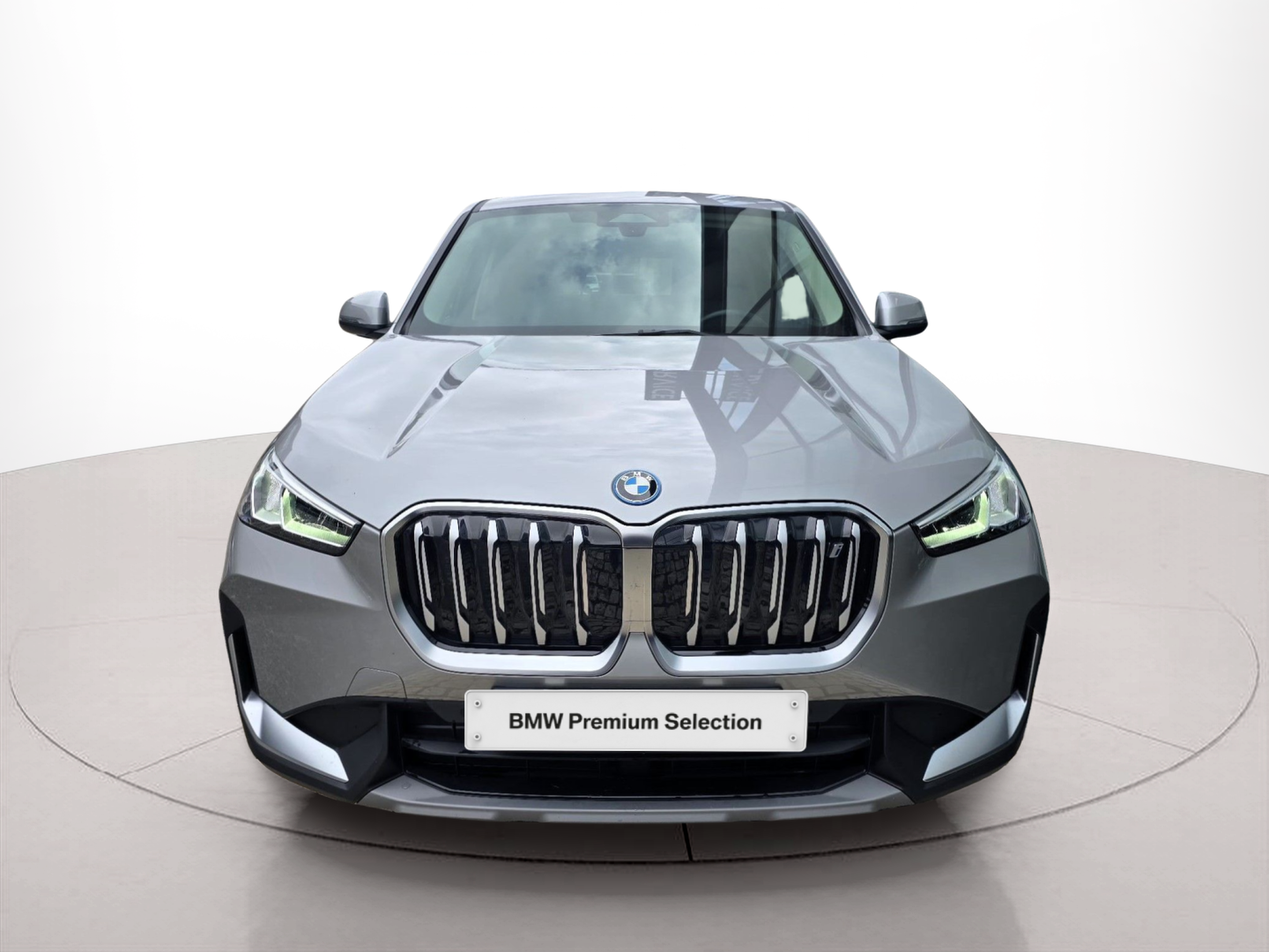 Fotos de BMW iX1 xDrive30 color Dorado. Año 2023. 230KW(313CV). Elétrico. En concesionario Santogal Oeiras de Oeiras