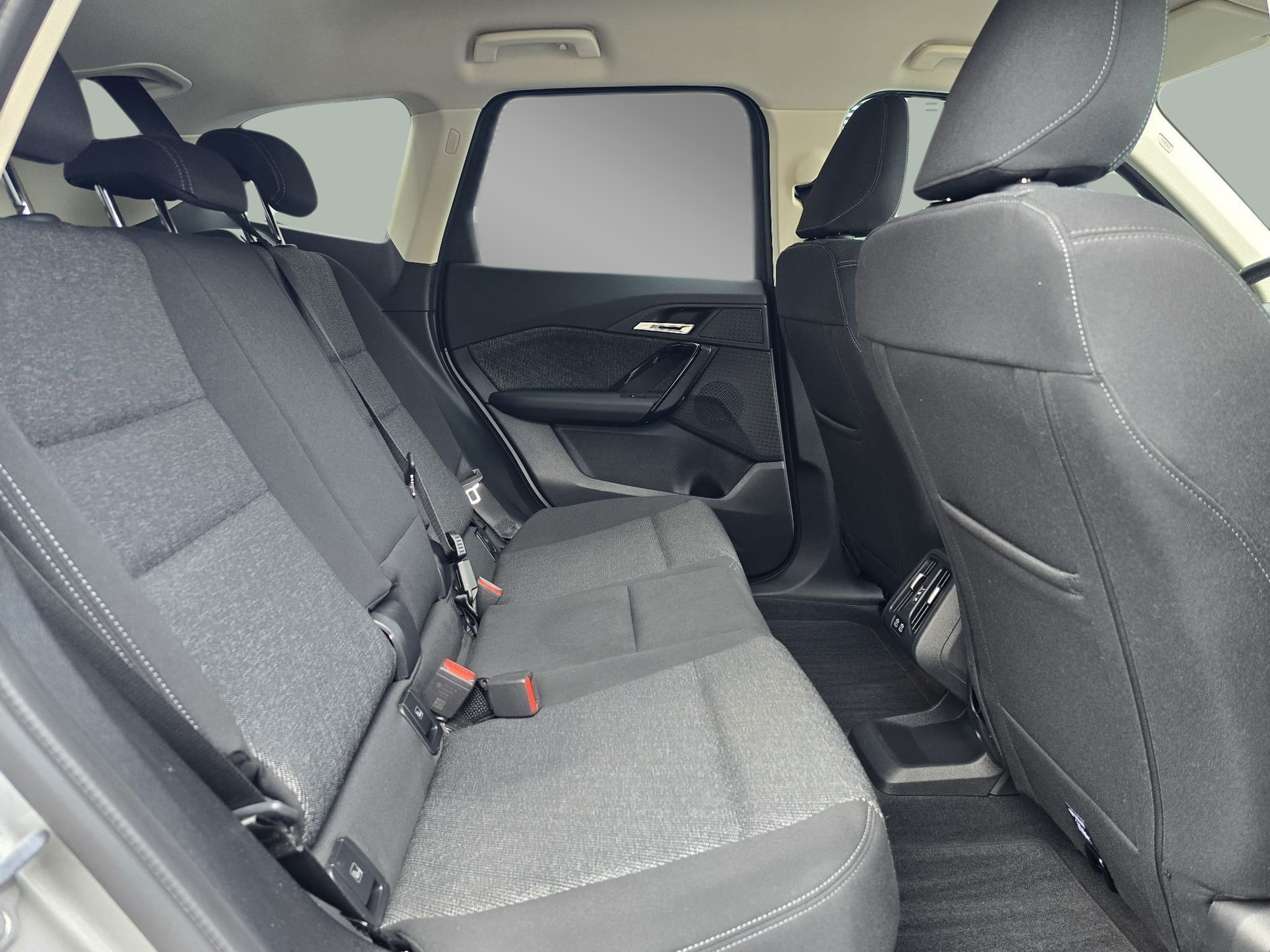 BMW iX1 xDrive30 color Dorado. Año 2023. 230KW(313CV). Elétrico. En concesionario Santogal Oeiras de Oeiras