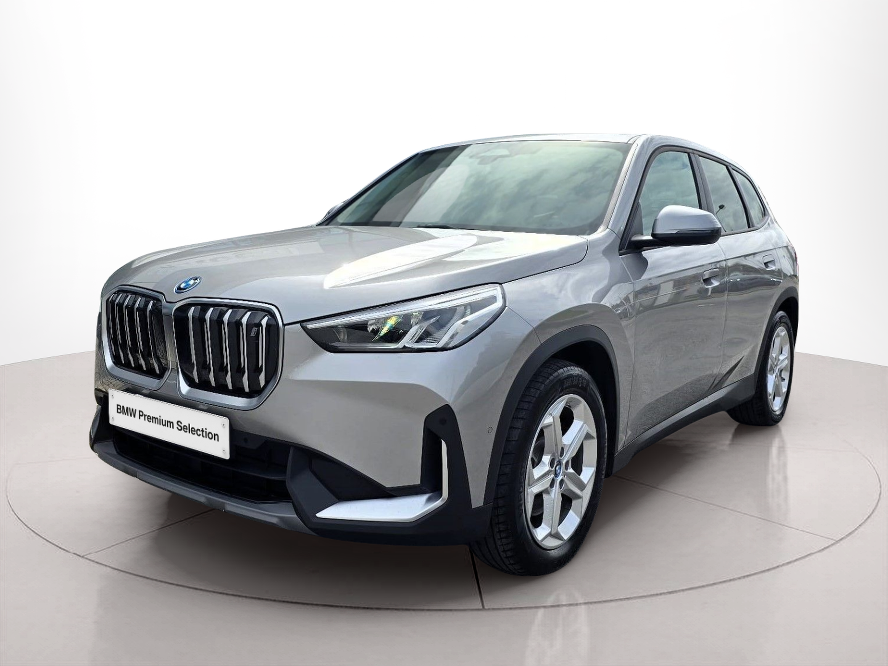 Fotos de BMW iX1 xDrive30 color Dorado. Año 2023. 230KW(313CV). Elétrico. En concesionario Santogal Oeiras de Oeiras