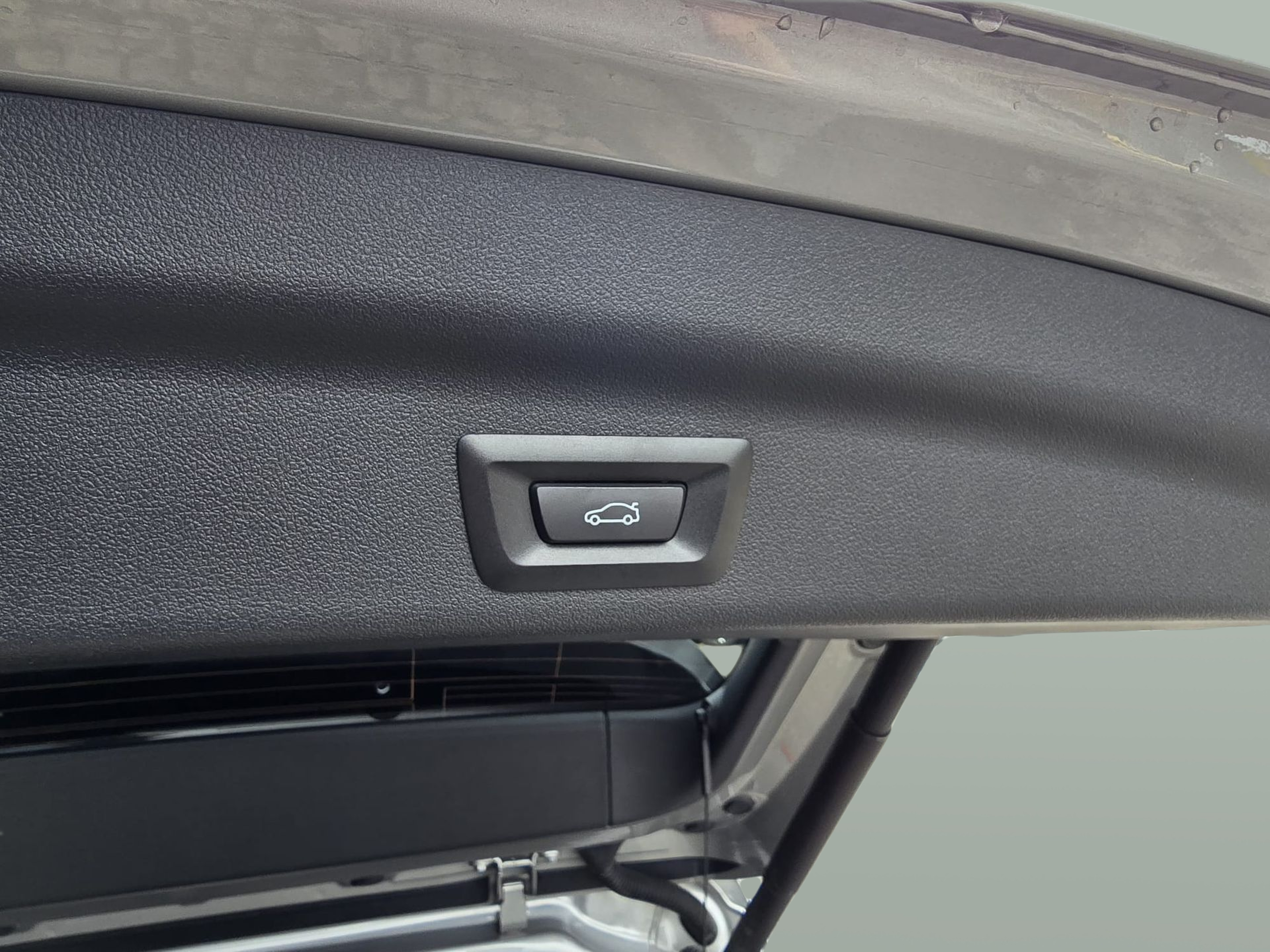 BMW iX1 xDrive30 color Dorado. Año 2023. 230KW(313CV). Elétrico. En concesionario Santogal Oeiras de Oeiras