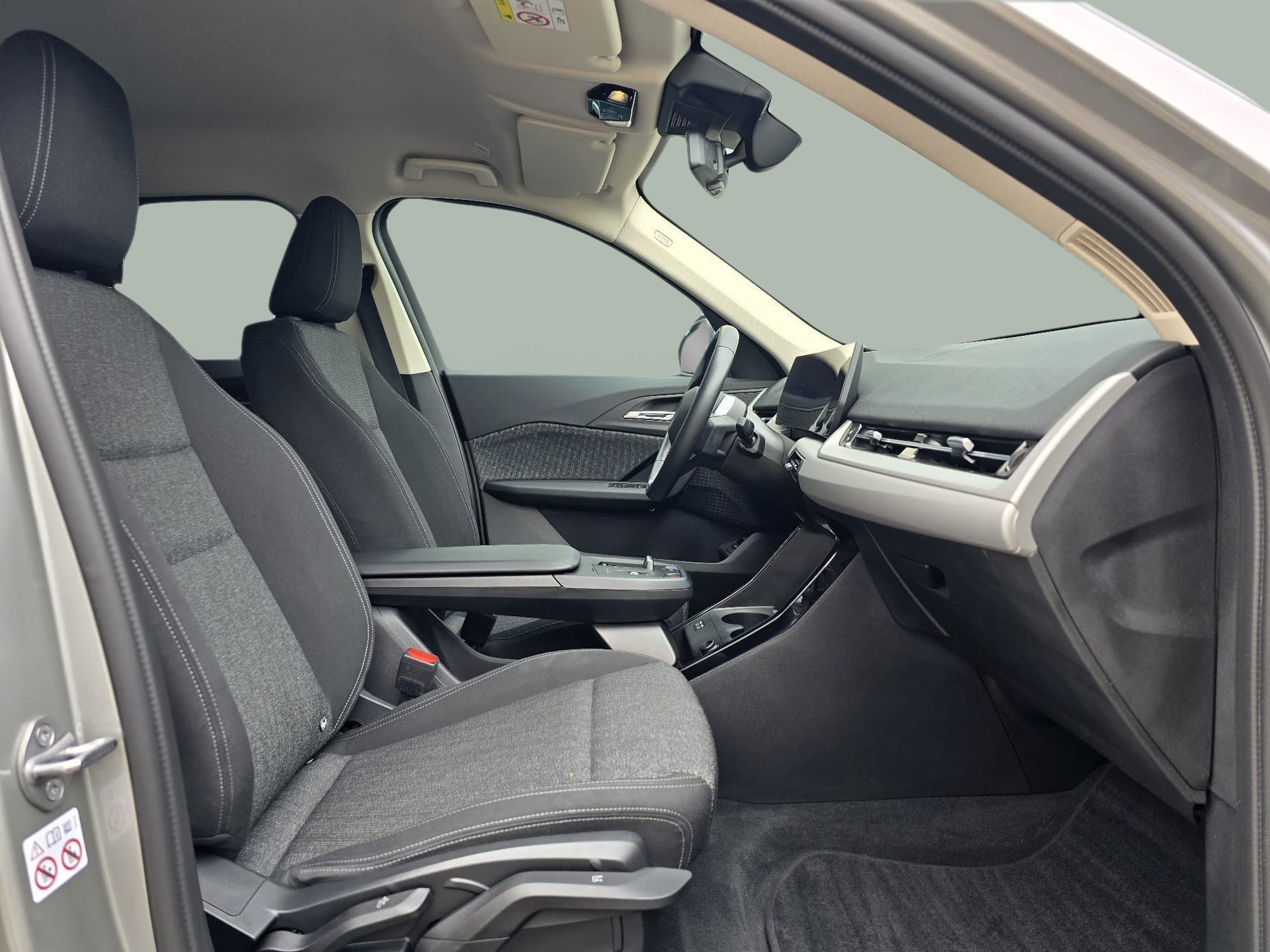 BMW iX1 xDrive30 color Dorado. Año 2023. 230KW(313CV). Elétrico. En concesionario Santogal Oeiras de Oeiras