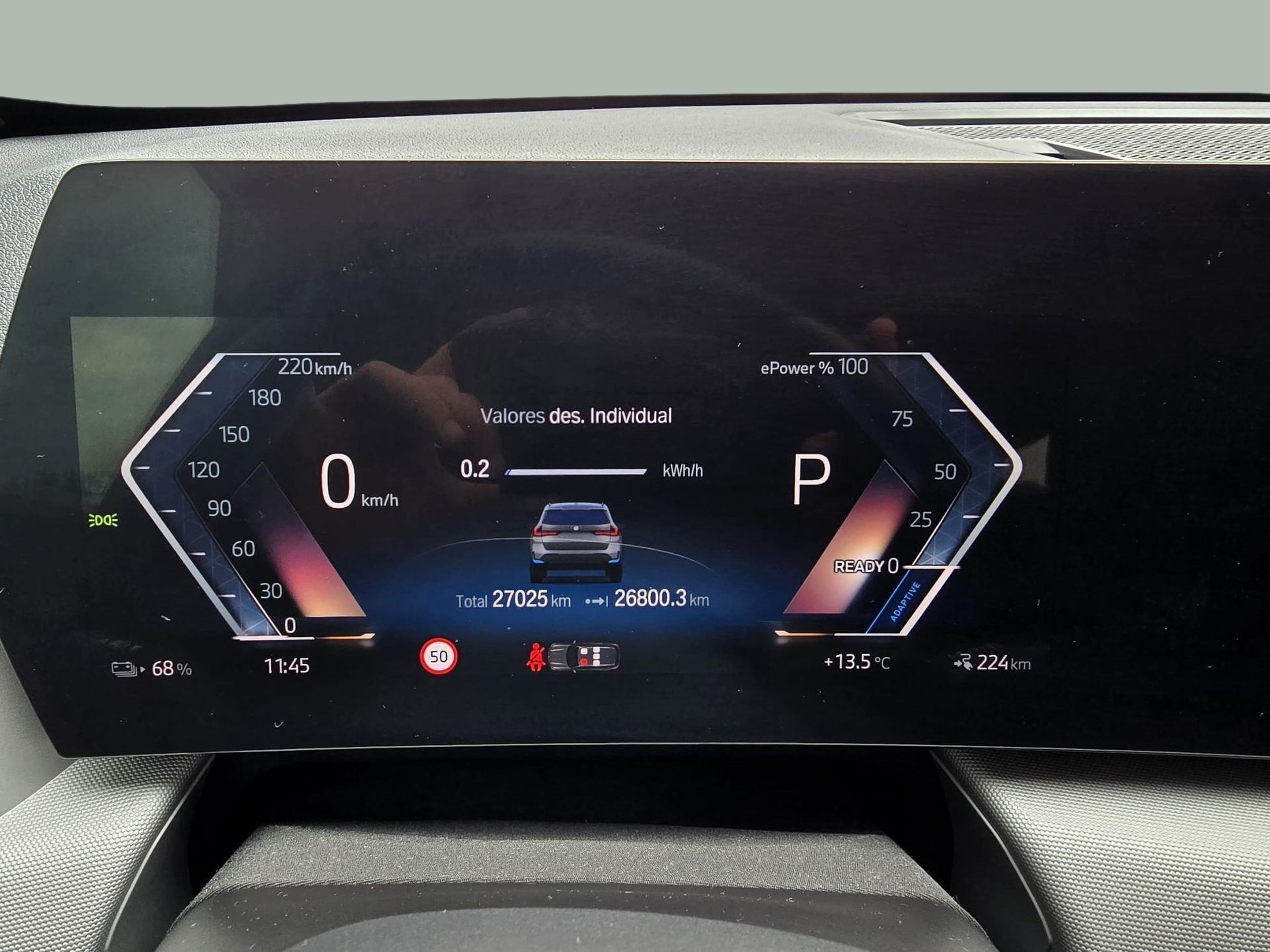 BMW iX1 xDrive30 color Dorado. Año 2023. 230KW(313CV). Elétrico. En concesionario Santogal Oeiras de Oeiras