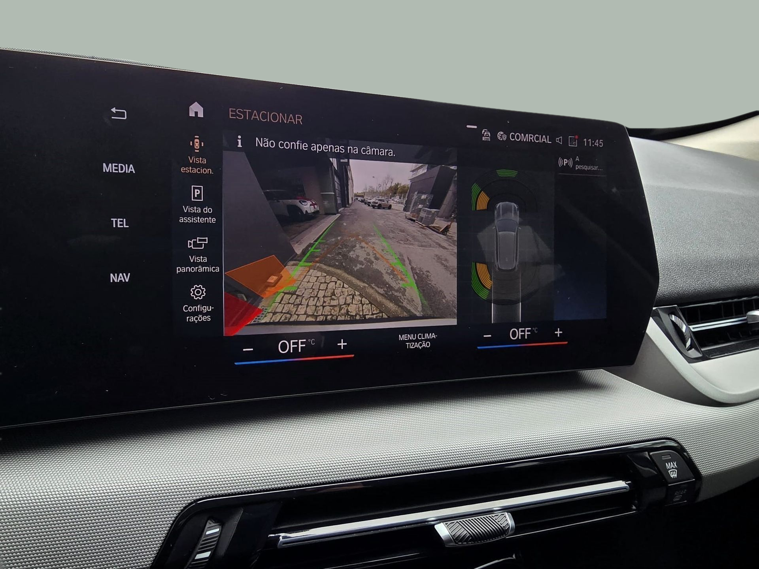 BMW iX1 xDrive30 color Dorado. Año 2023. 230KW(313CV). Elétrico. En concesionario Santogal Oeiras de Oeiras