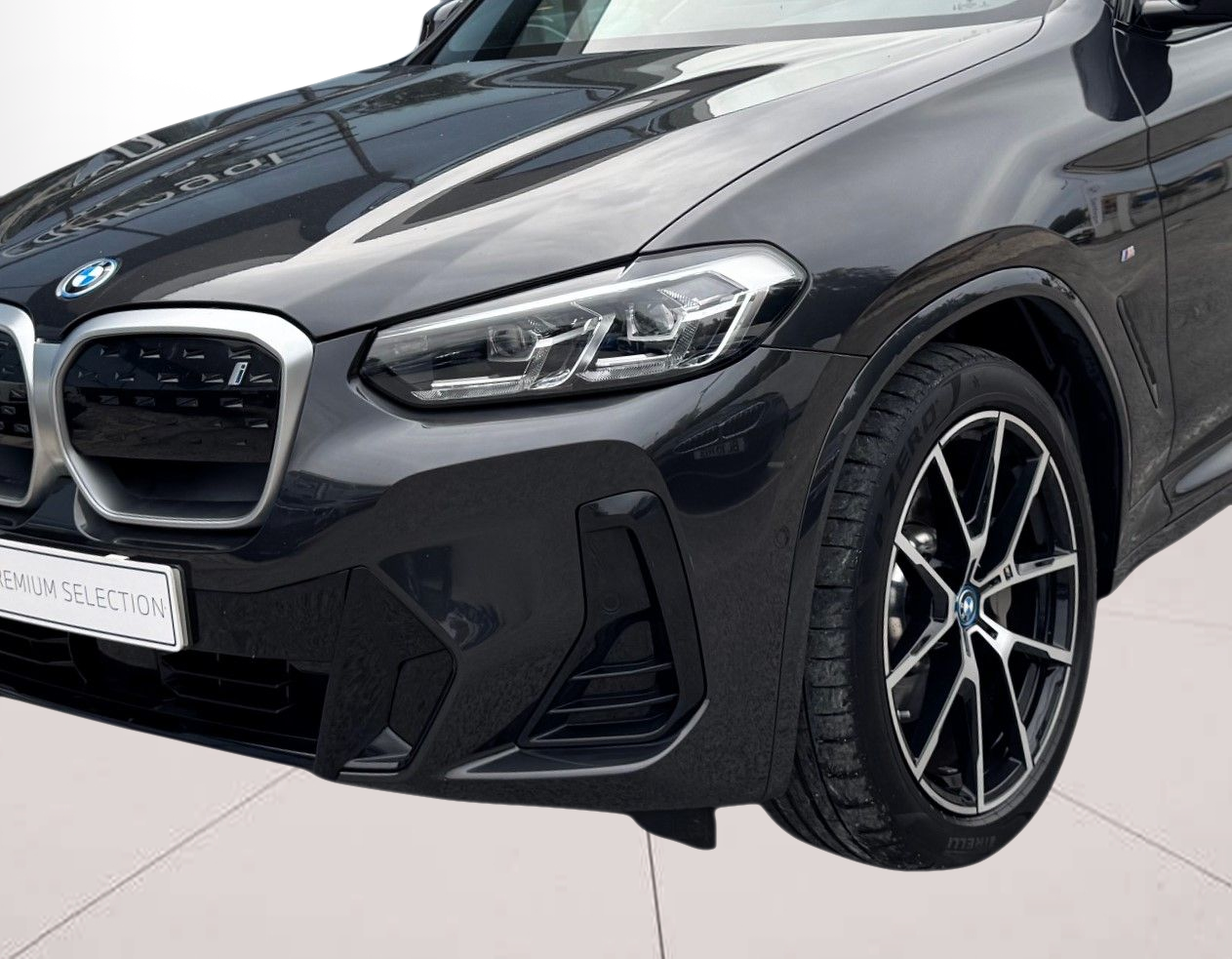 BMW iX3 iX3 80 kWh color Gris. Año 2023. 210KW(286CV). Elétrico. En concesionario Santogal Oeiras de Oeiras