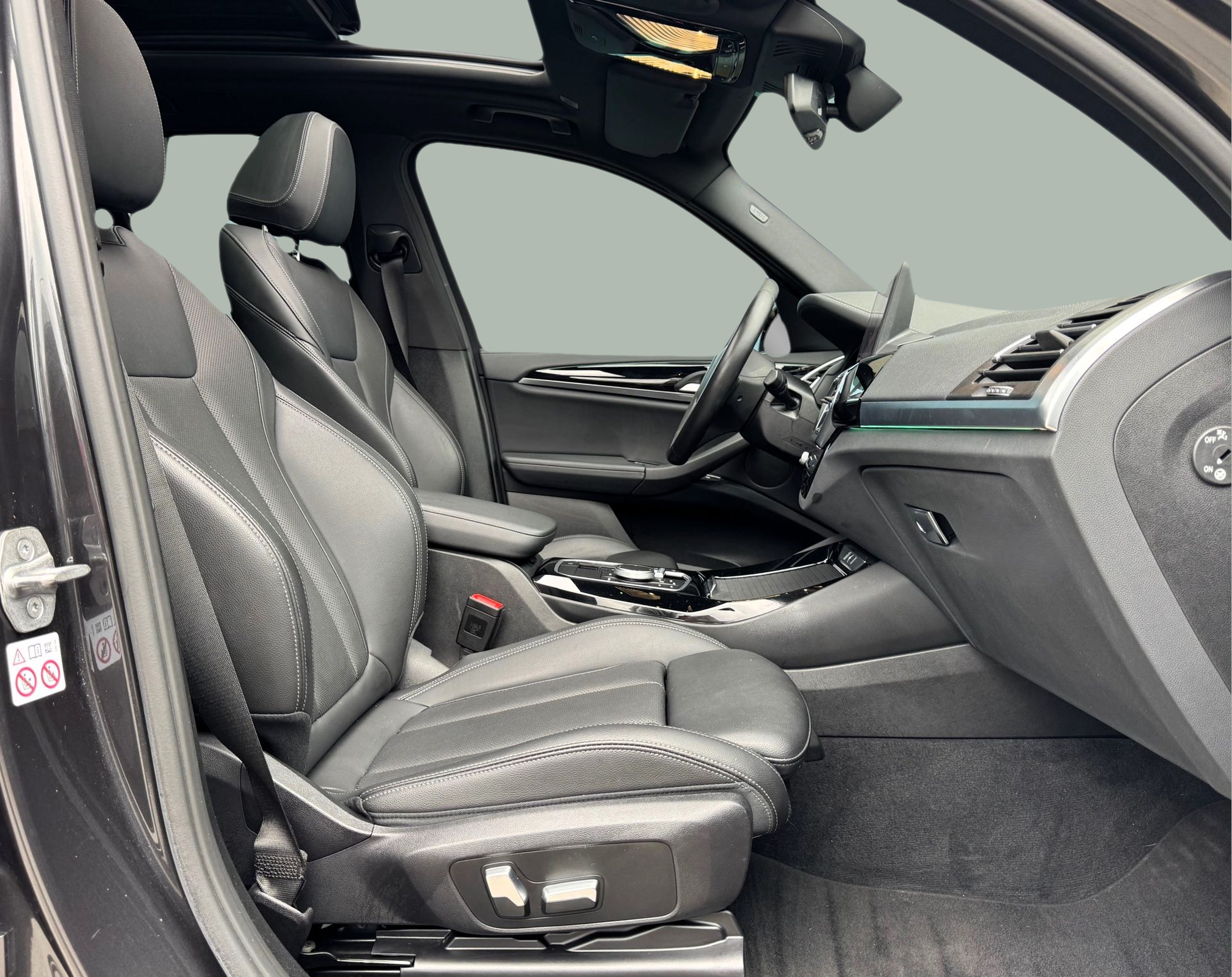 BMW iX3 iX3 80 kWh color Gris. Año 2023. 210KW(286CV). Elétrico. En concesionario Santogal Oeiras de Oeiras