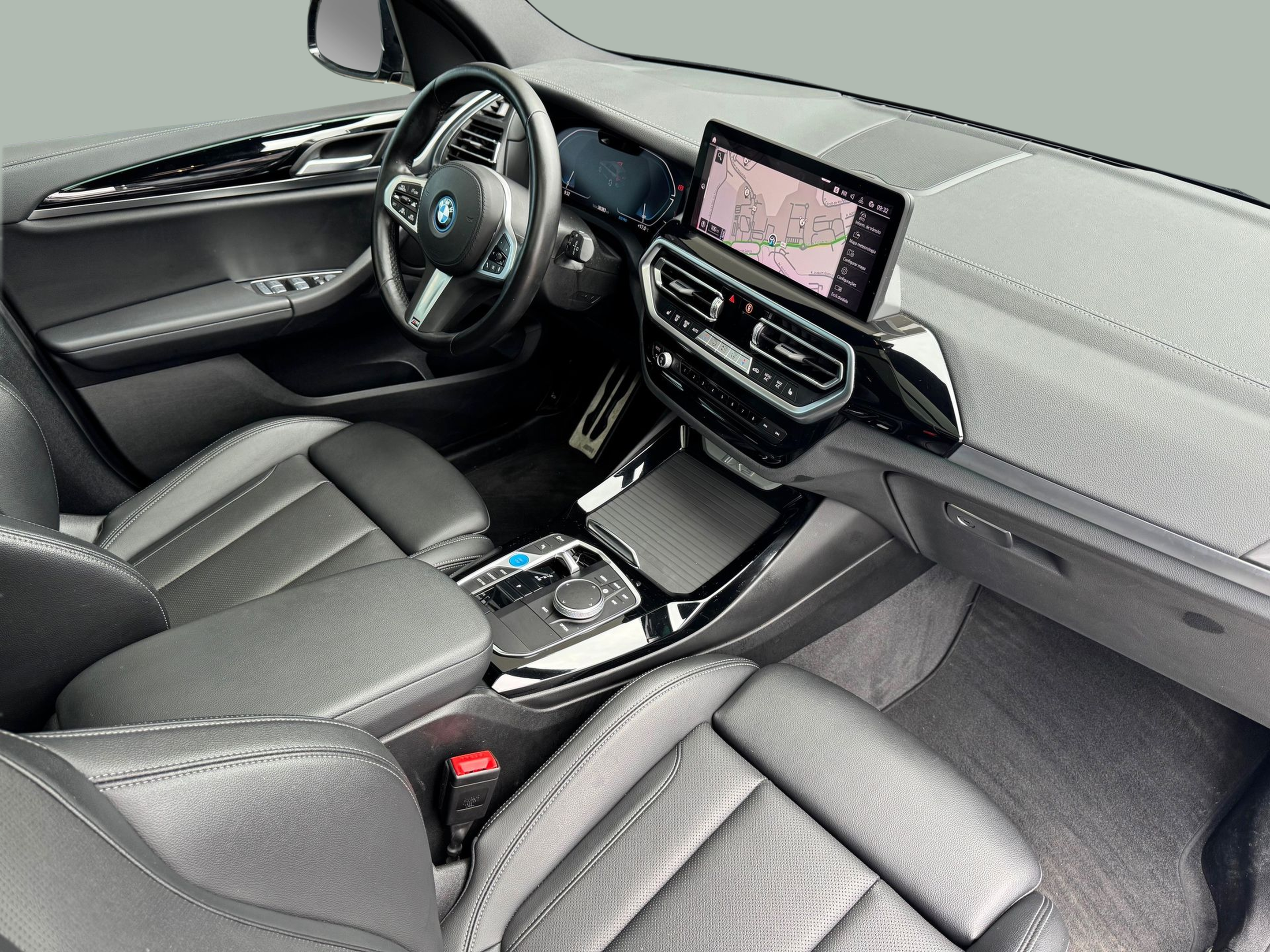 BMW iX3 iX3 80 kWh color Gris. Año 2023. 210KW(286CV). Elétrico. En concesionario Santogal Oeiras de Oeiras