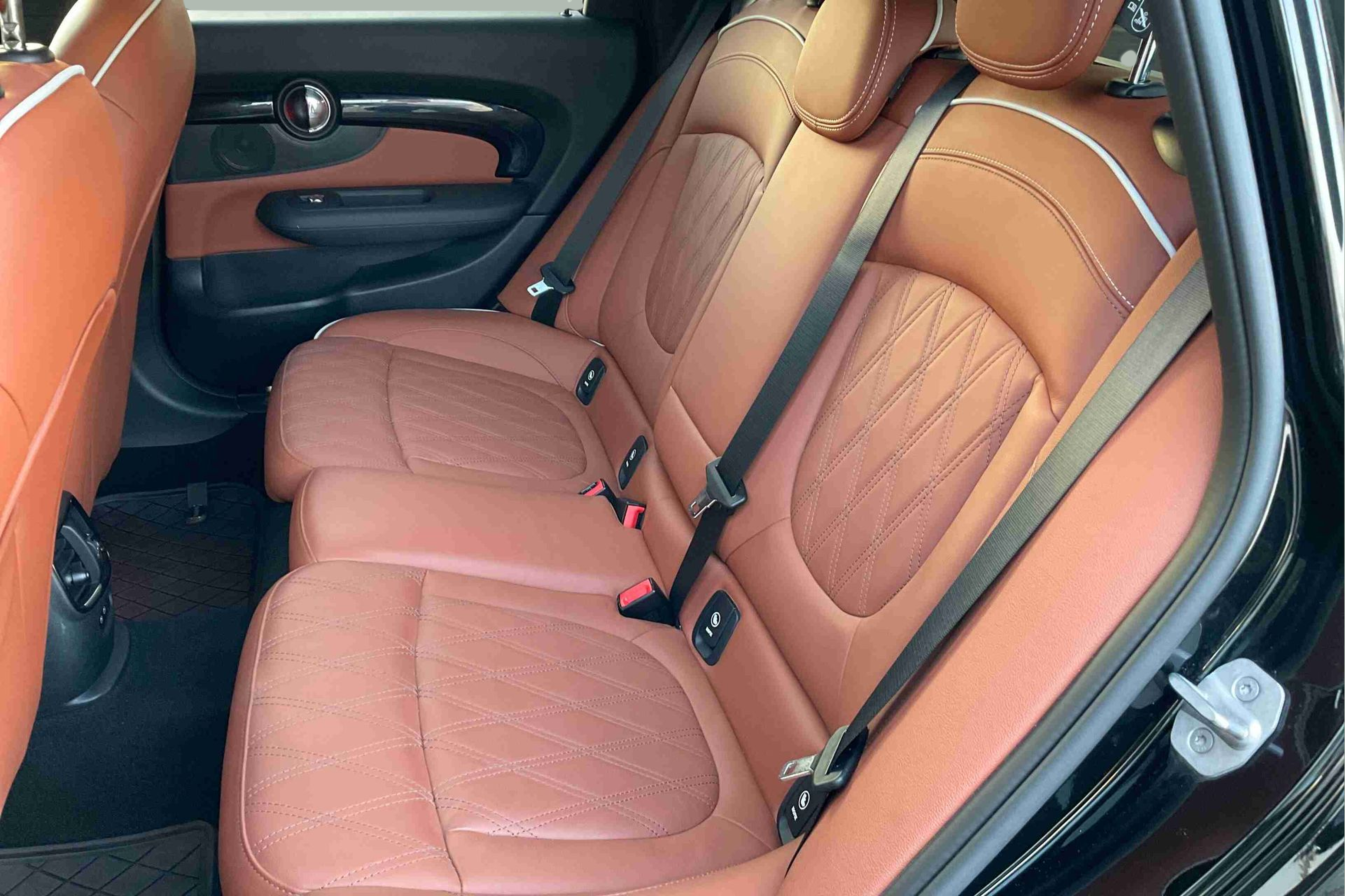 fotoG 6 del MINI MINI Clubman Cooper D 110 kW (150 CV) 150cv Diesel de 2023 em Oeiras