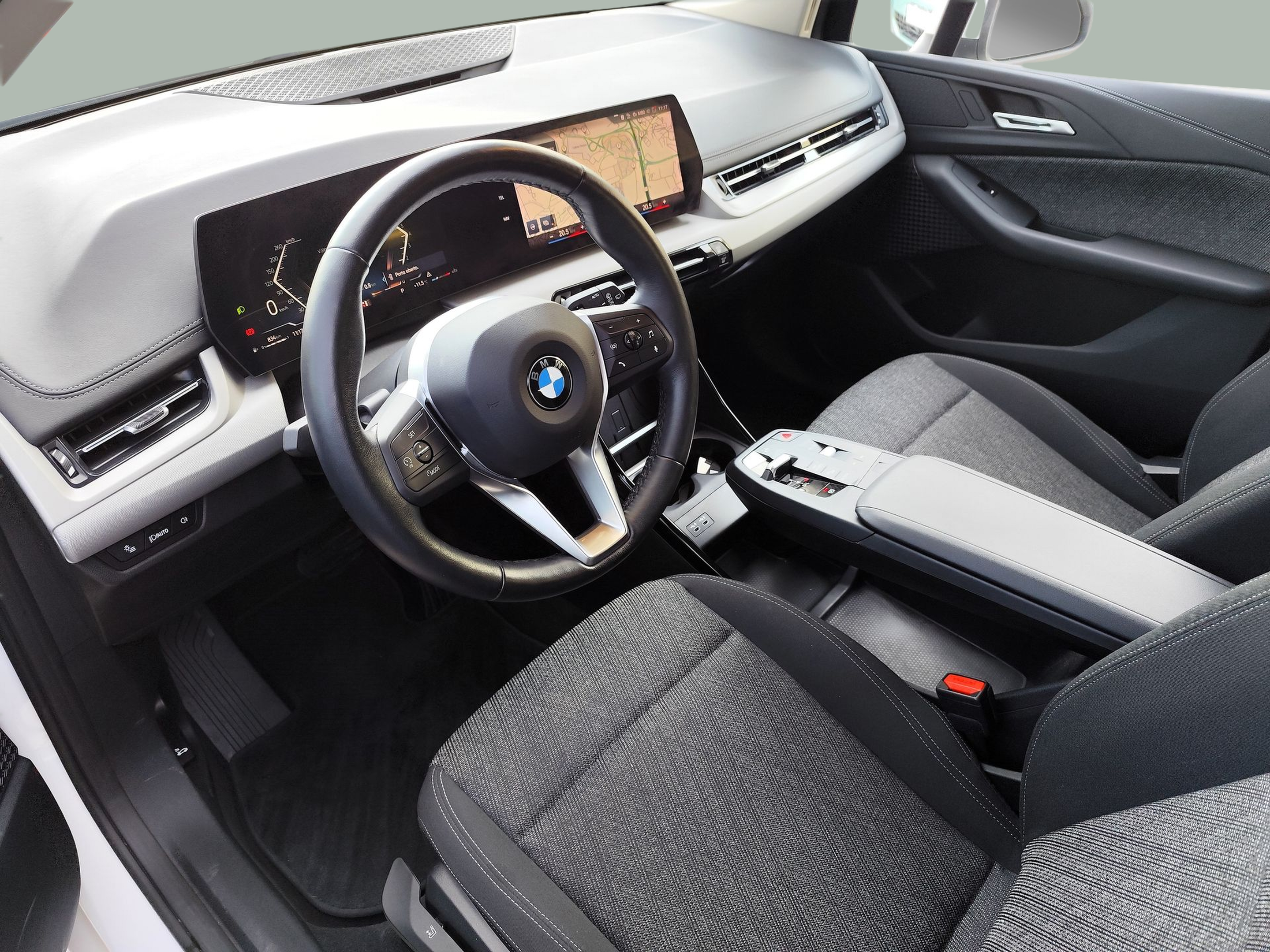 BMW Série 2 218i Active Tourer color Blanco. Año 2024. 100KW(136CV). Gasolina. En concesionario Santogal Oeiras de Oeiras