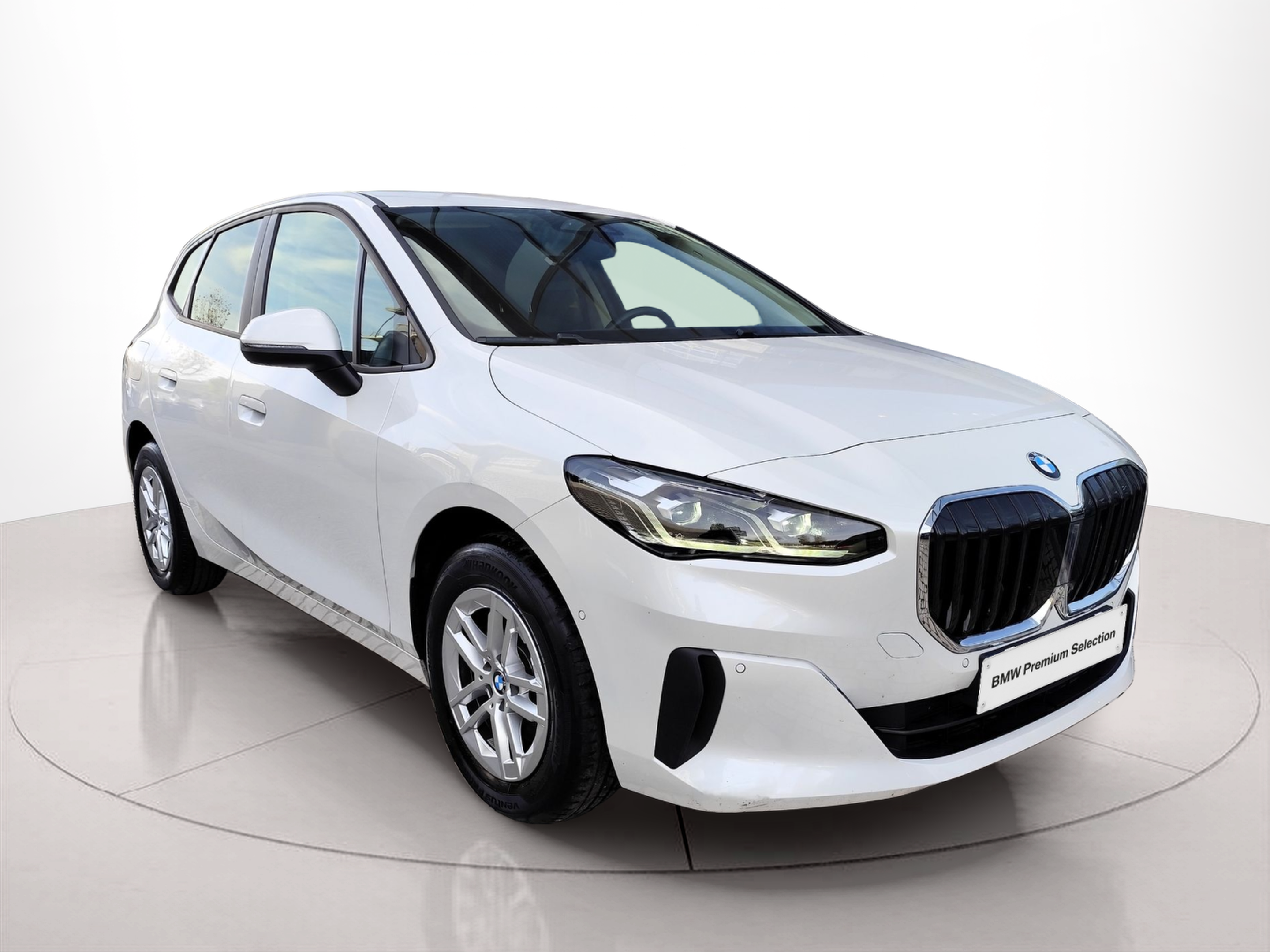 BMW Série 2 218i Active Tourer color Blanco. Año 2024. 100KW(136CV). Gasolina. En concesionario Santogal Oeiras de Oeiras