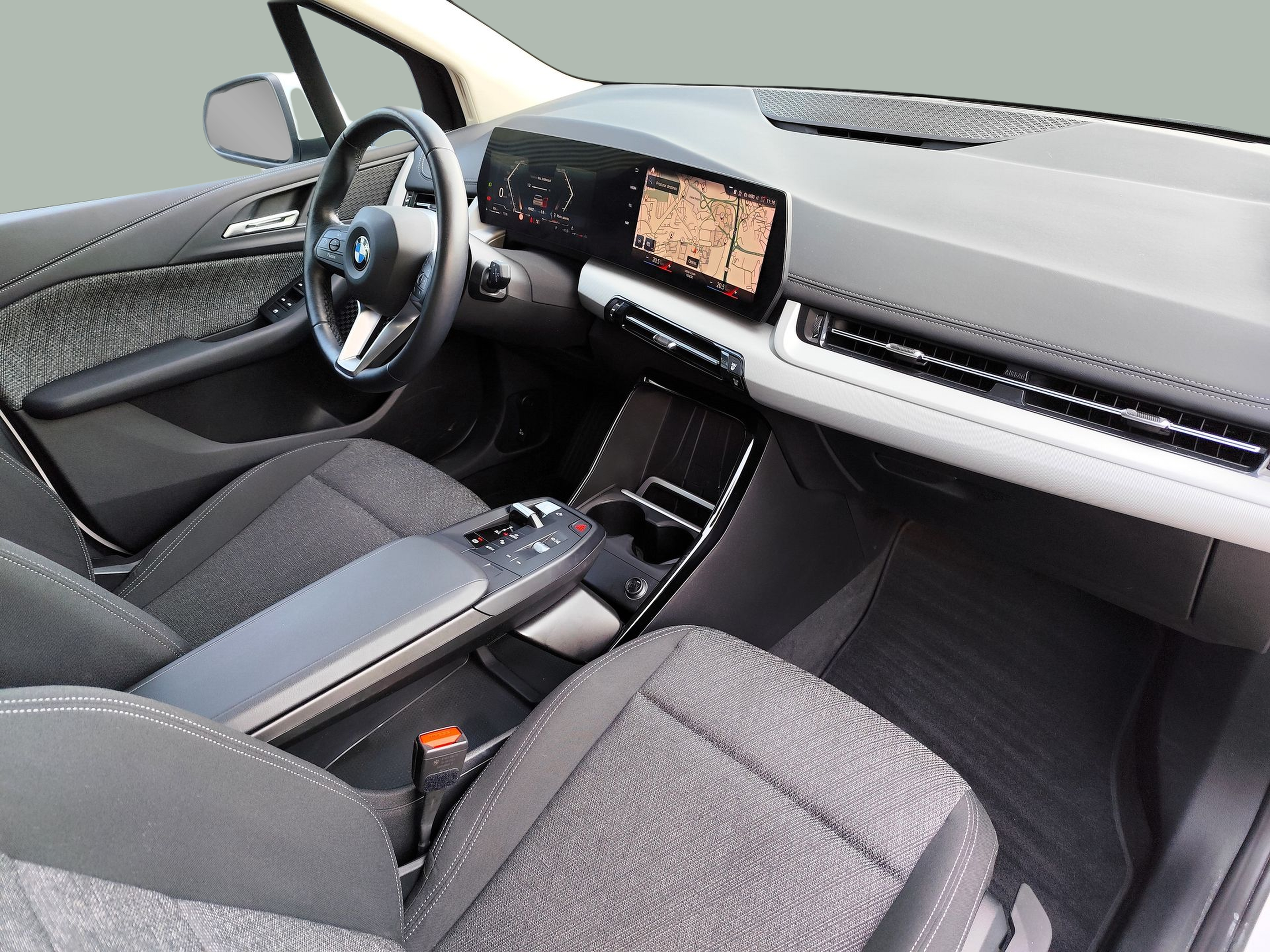 BMW Série 2 218i Active Tourer color Blanco. Año 2024. 100KW(136CV). Gasolina. En concesionario Santogal Oeiras de Oeiras