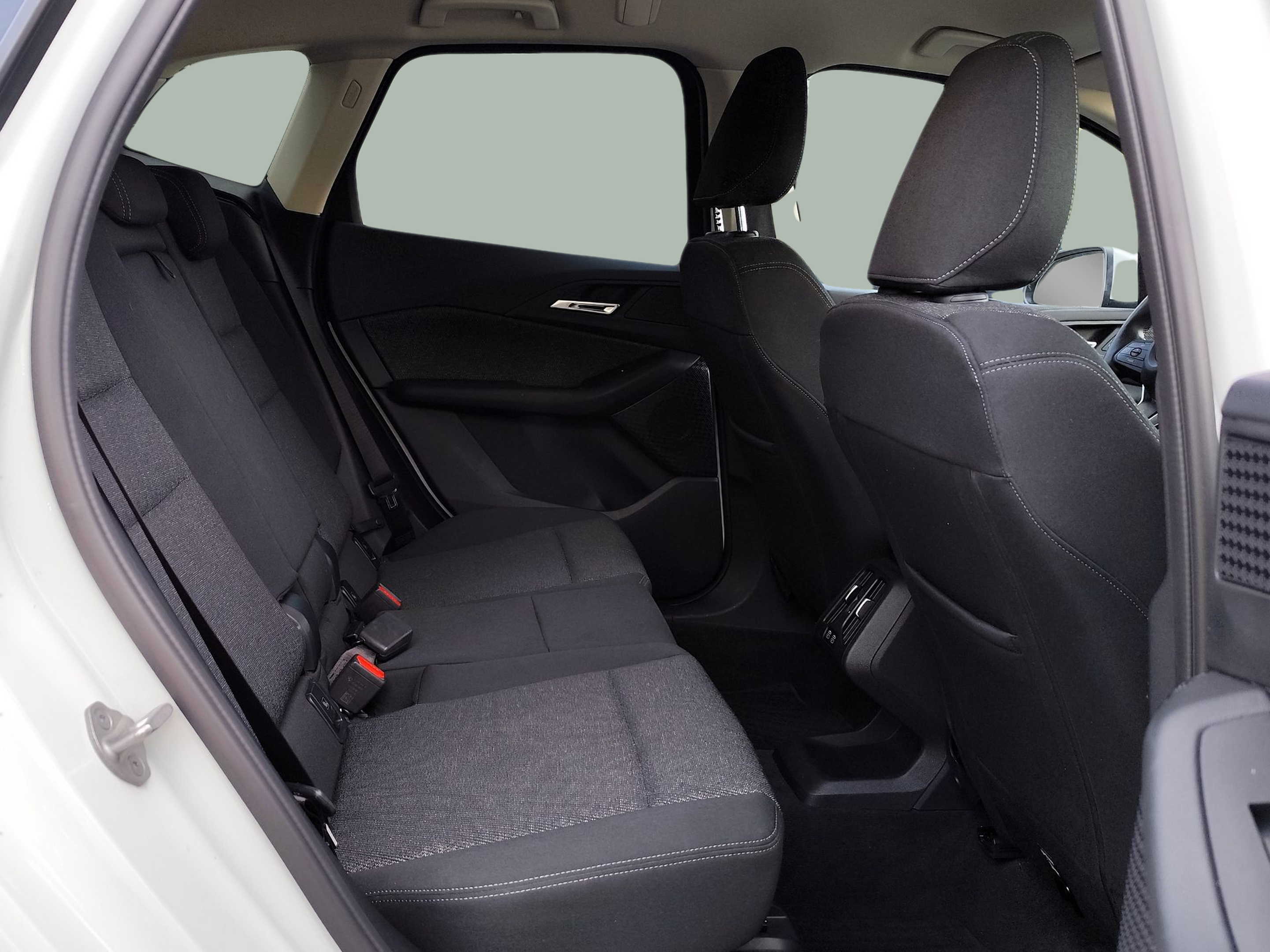 BMW Série 2 218i Active Tourer color Blanco. Año 2024. 100KW(136CV). Gasolina. En concesionario Santogal Oeiras de Oeiras