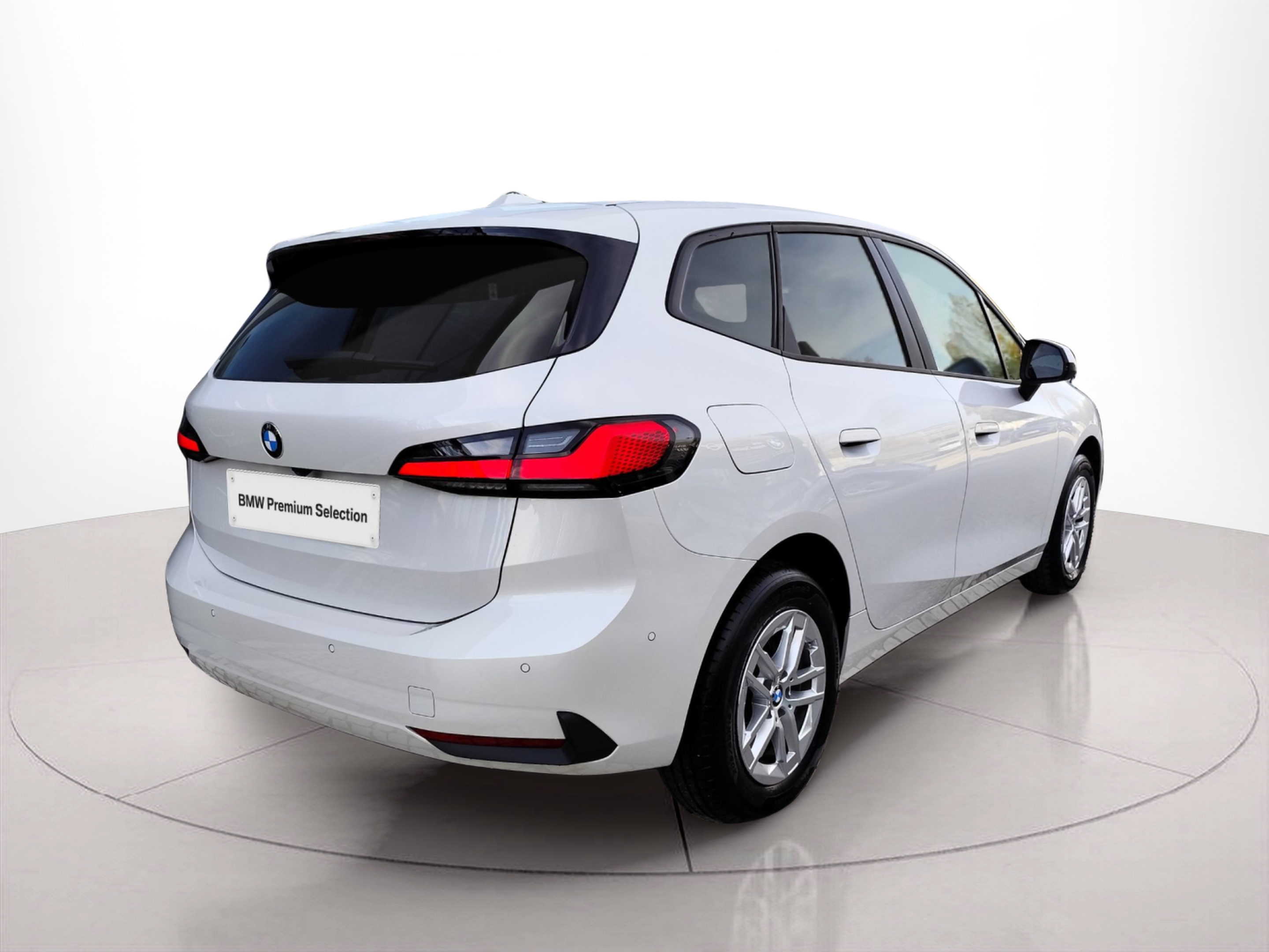 BMW Série 2 218i Active Tourer color Blanco. Año 2024. 100KW(136CV). Gasolina. En concesionario Santogal Oeiras de Oeiras