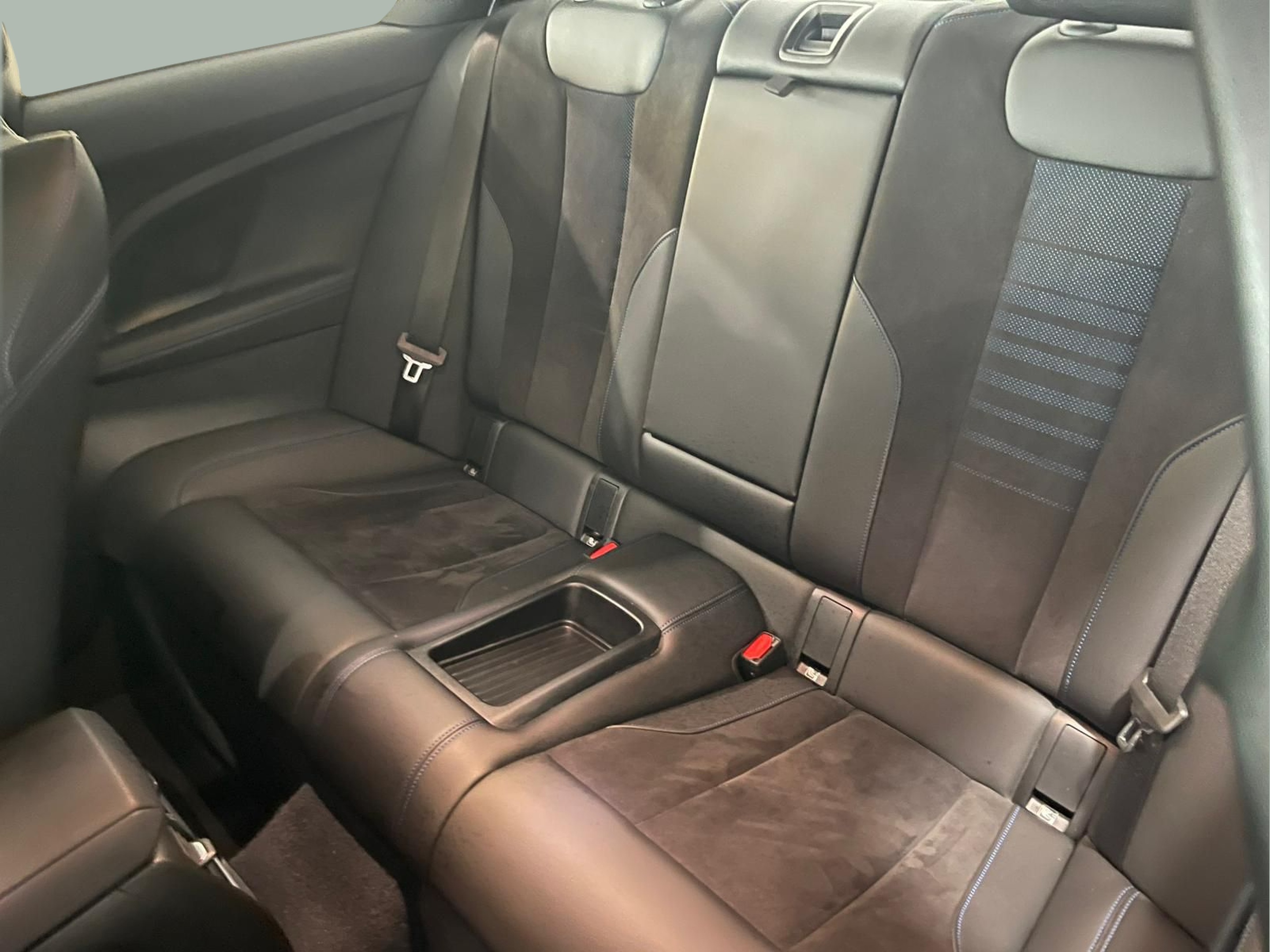 BMW Série 2 218i Coupé color Gris. Año 2024. 115KW(156CV). Gasolina. En concesionario Santogal Carnaxide de Oeiras