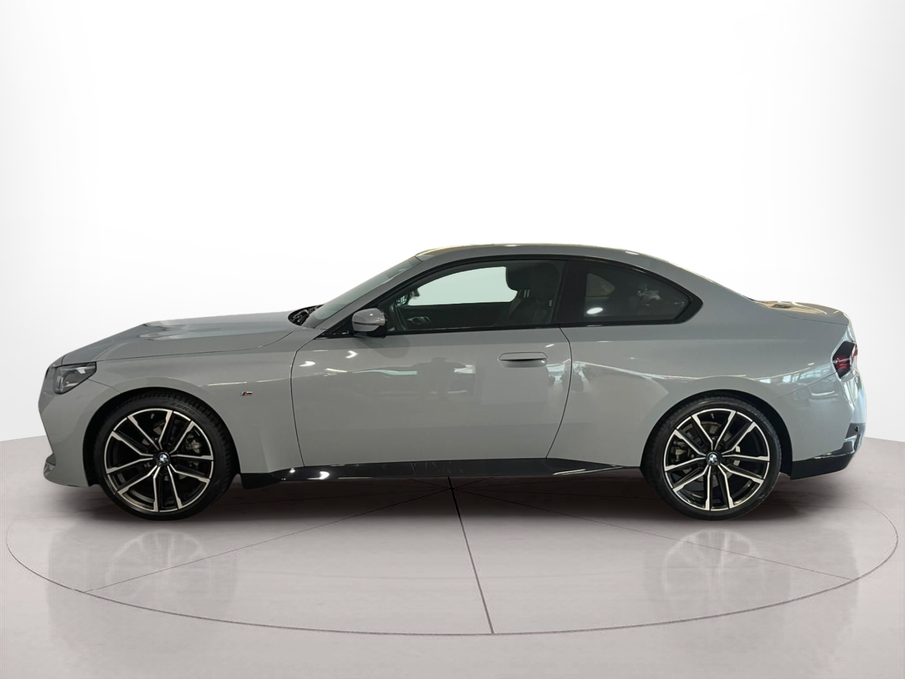 Fotos de BMW Série 2 218i Coupé color Gris. Año 2024. 115KW(156CV). Gasolina. En concesionario Santogal Carnaxide de Oeiras