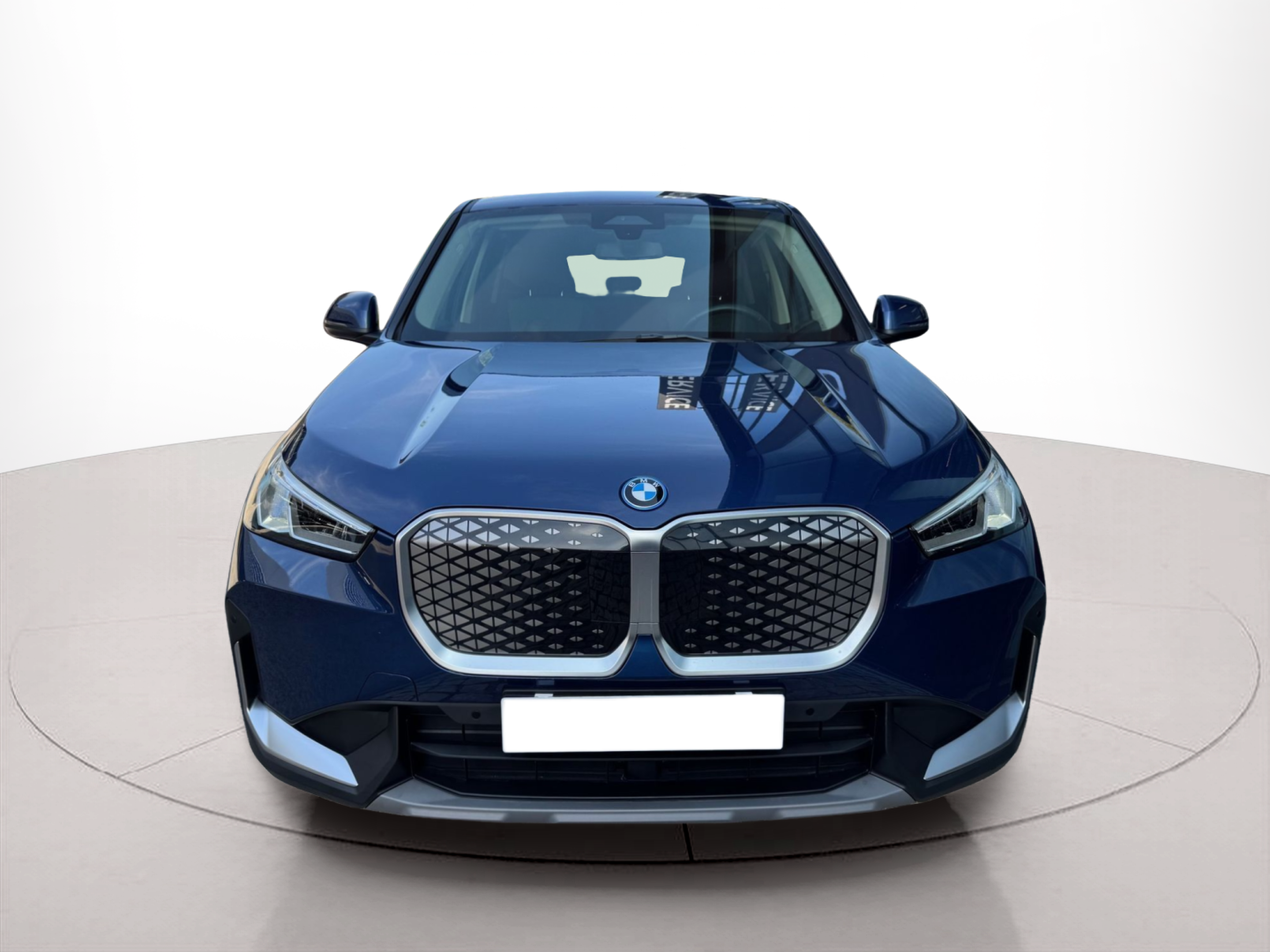 Fotos de BMW iX1 xDrive30 color Azul. Año 2024. 230KW(313CV). Elétrico. En concesionario Santogal Oeiras de Oeiras