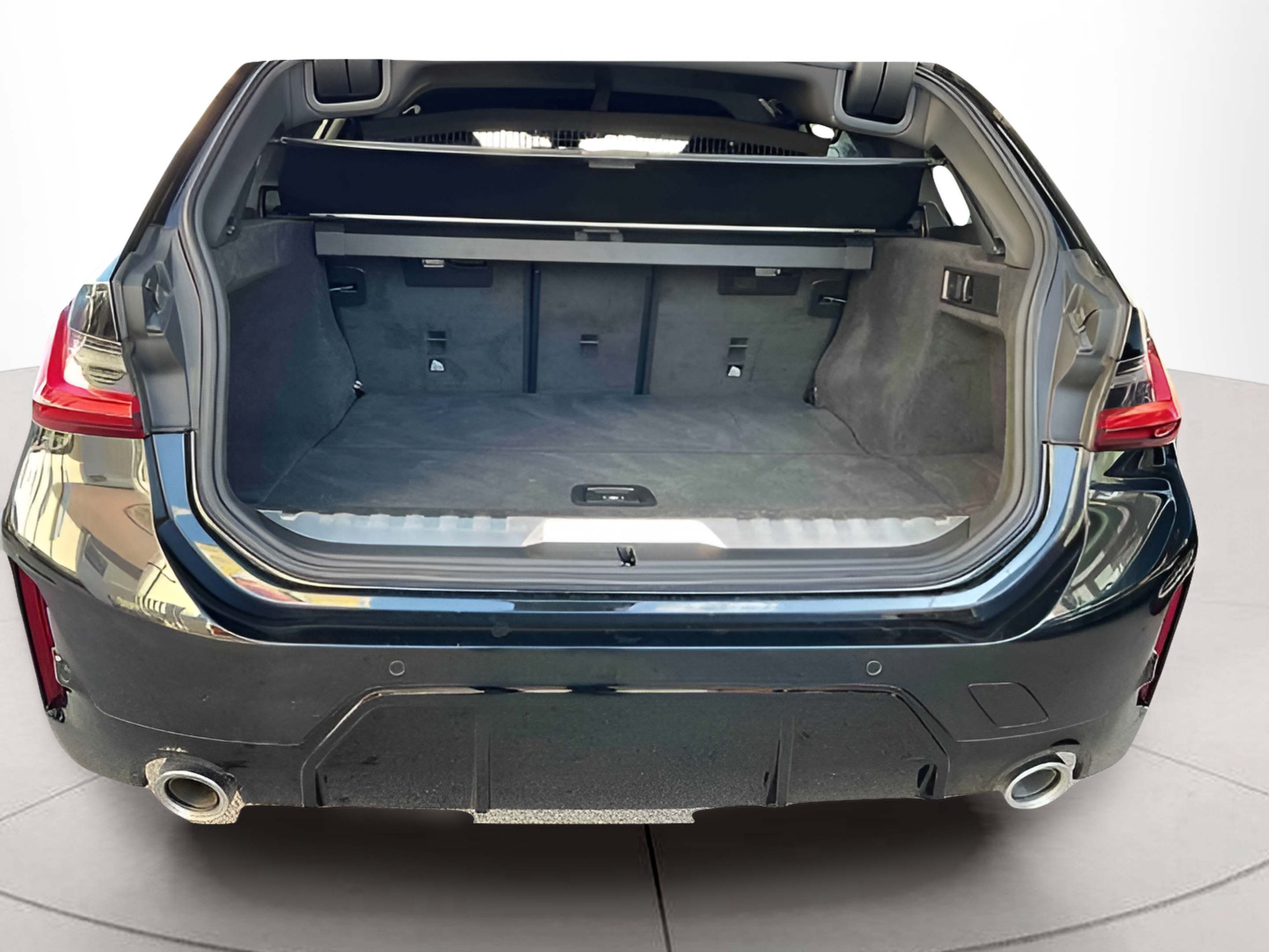 BMW Série 3 320e Touring color Negro. Año 2024. 150KW(204CV). Elétrico / Gasolina Híbrido. En concesionario Santogal Setúbal de Setúbal