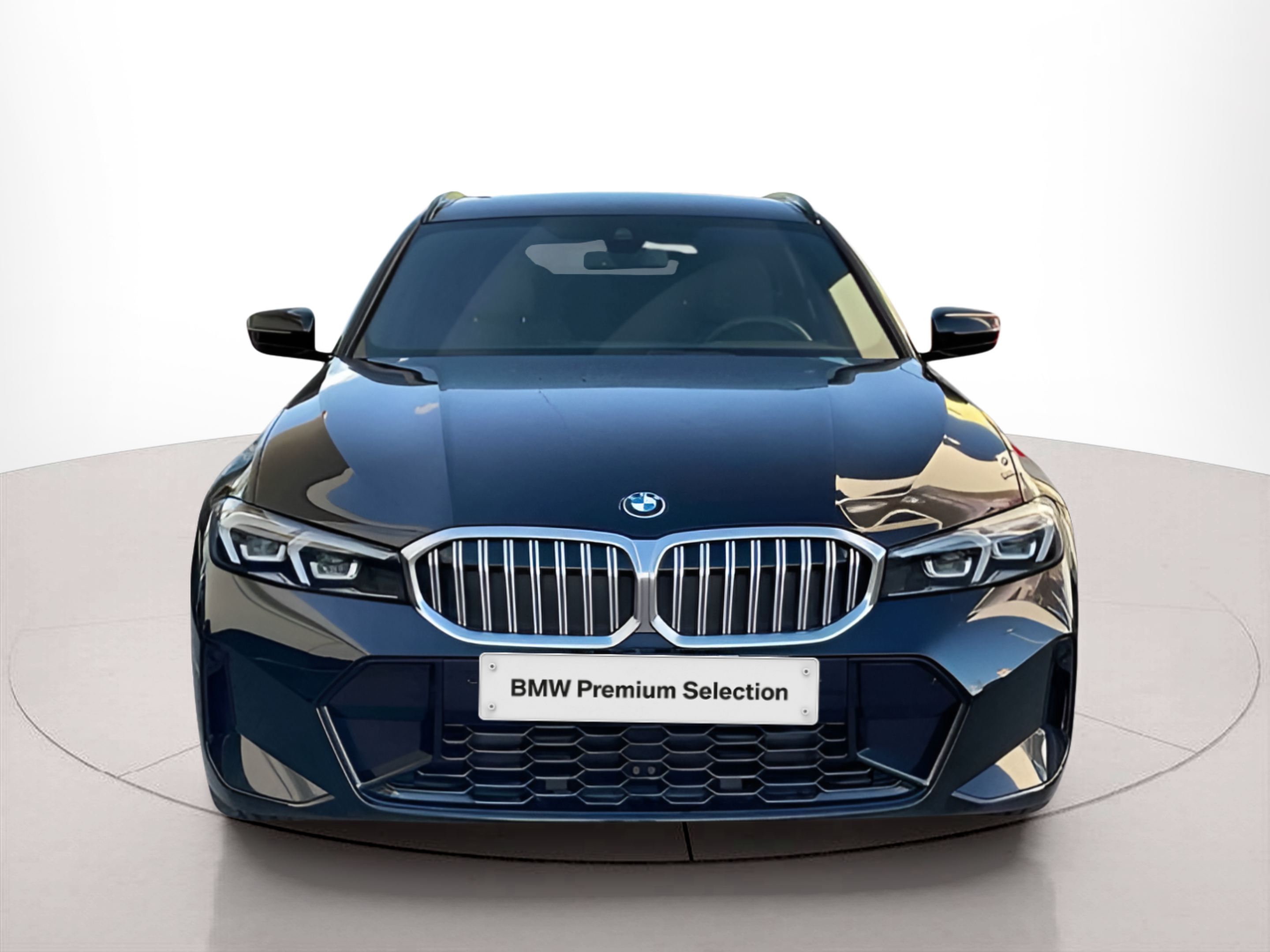 Fotos de BMW Série 3 320e Touring color Negro. Año 2024. 150KW(204CV). Elétrico / Gasolina Híbrido. En concesionario Santogal Setúbal de Setúbal