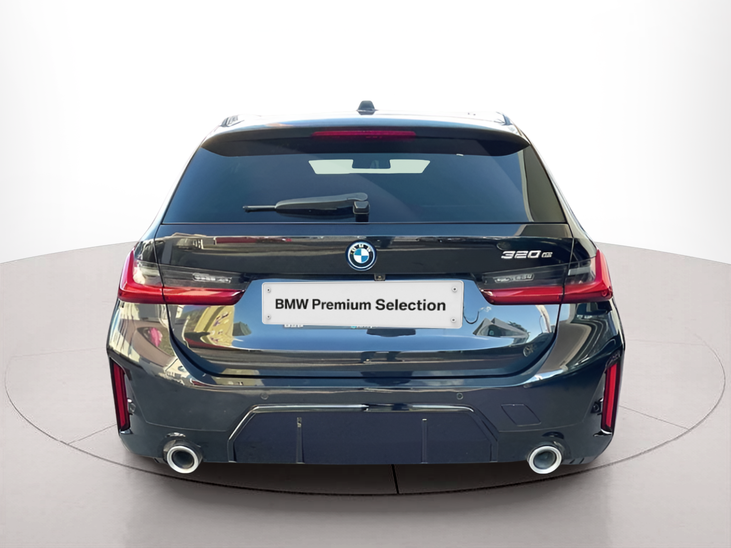 BMW Série 3 320e Touring color Negro. Año 2024. 150KW(204CV). Elétrico / Gasolina Híbrido. En concesionario Santogal Setúbal de Setúbal