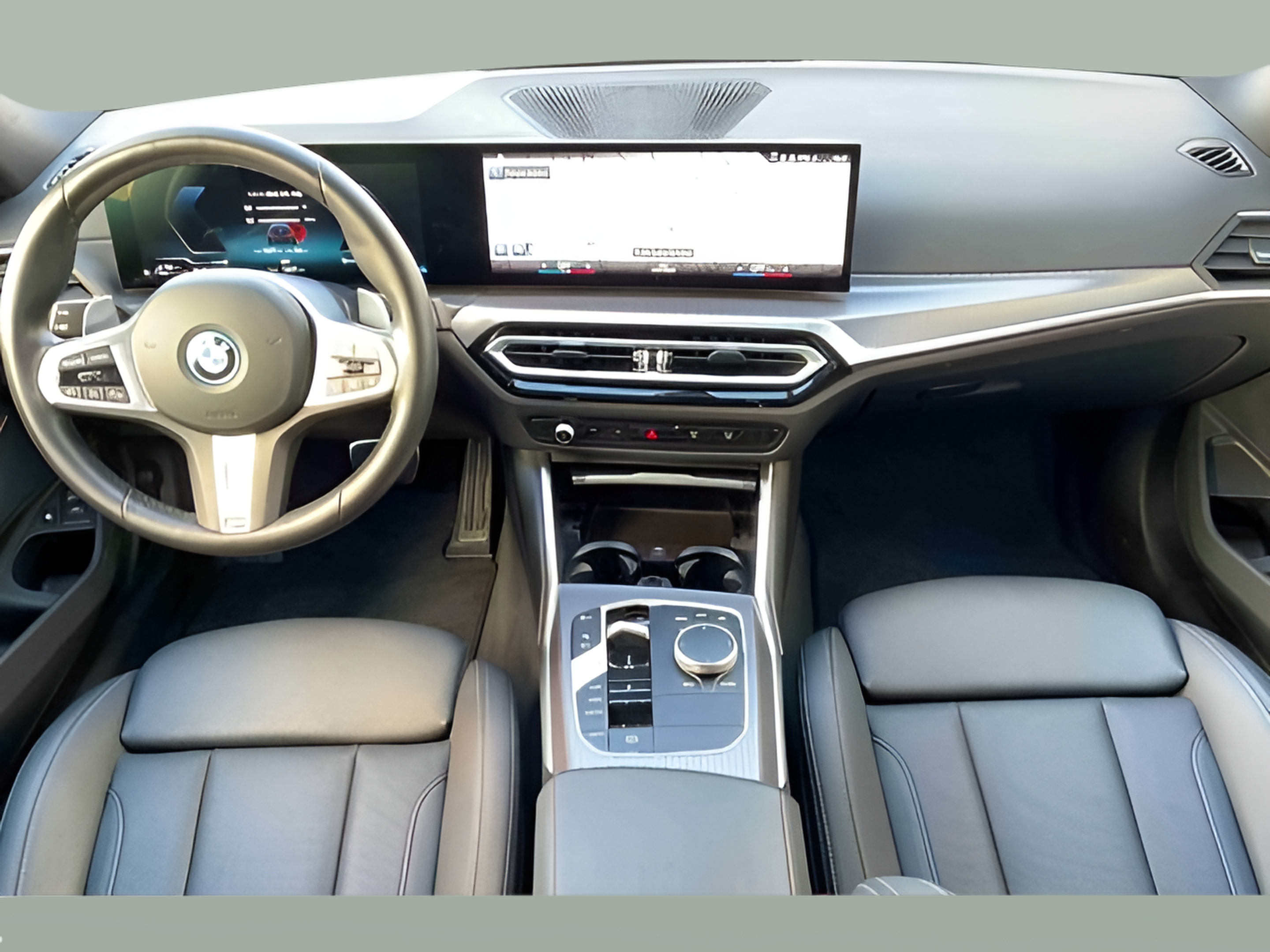 BMW Série 3 320e Touring color Negro. Año 2024. 150KW(204CV). Elétrico / Gasolina Híbrido. En concesionario Santogal Setúbal de Setúbal