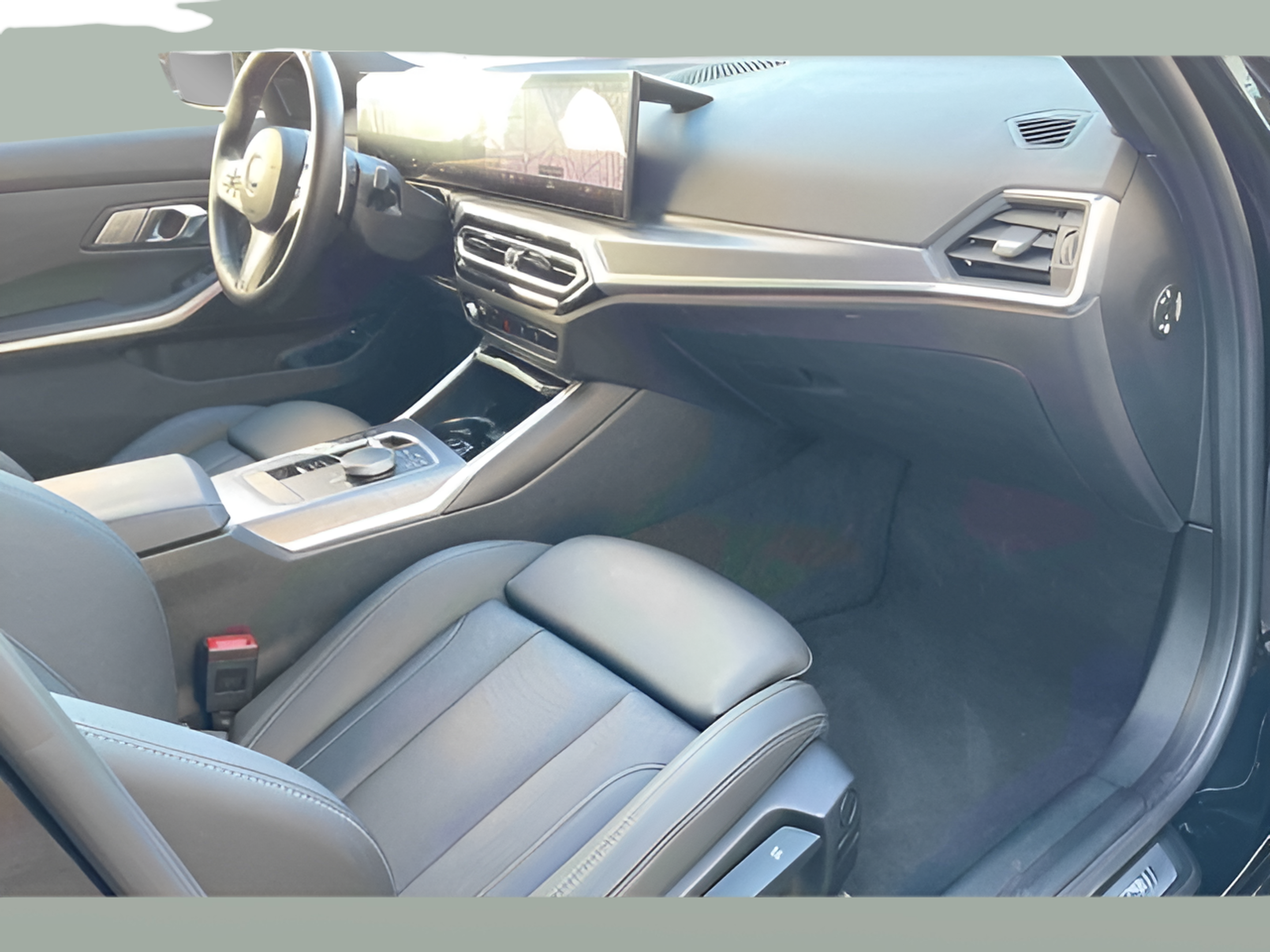 BMW Série 3 320e Touring color Negro. Año 2024. 150KW(204CV). Elétrico / Gasolina Híbrido. En concesionario Santogal Setúbal de Setúbal