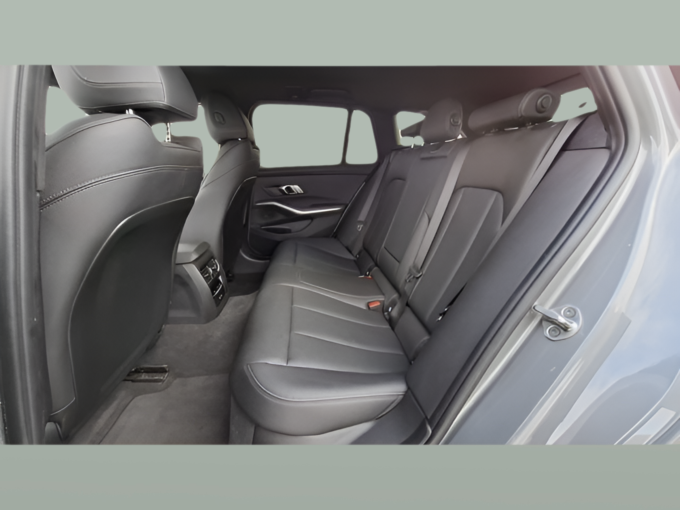 BMW Série 3 320e Touring color Gris. Año 2024. 150KW(204CV). Elétrico / Gasolina Híbrido. En concesionario Santogal Carnaxide de Oeiras