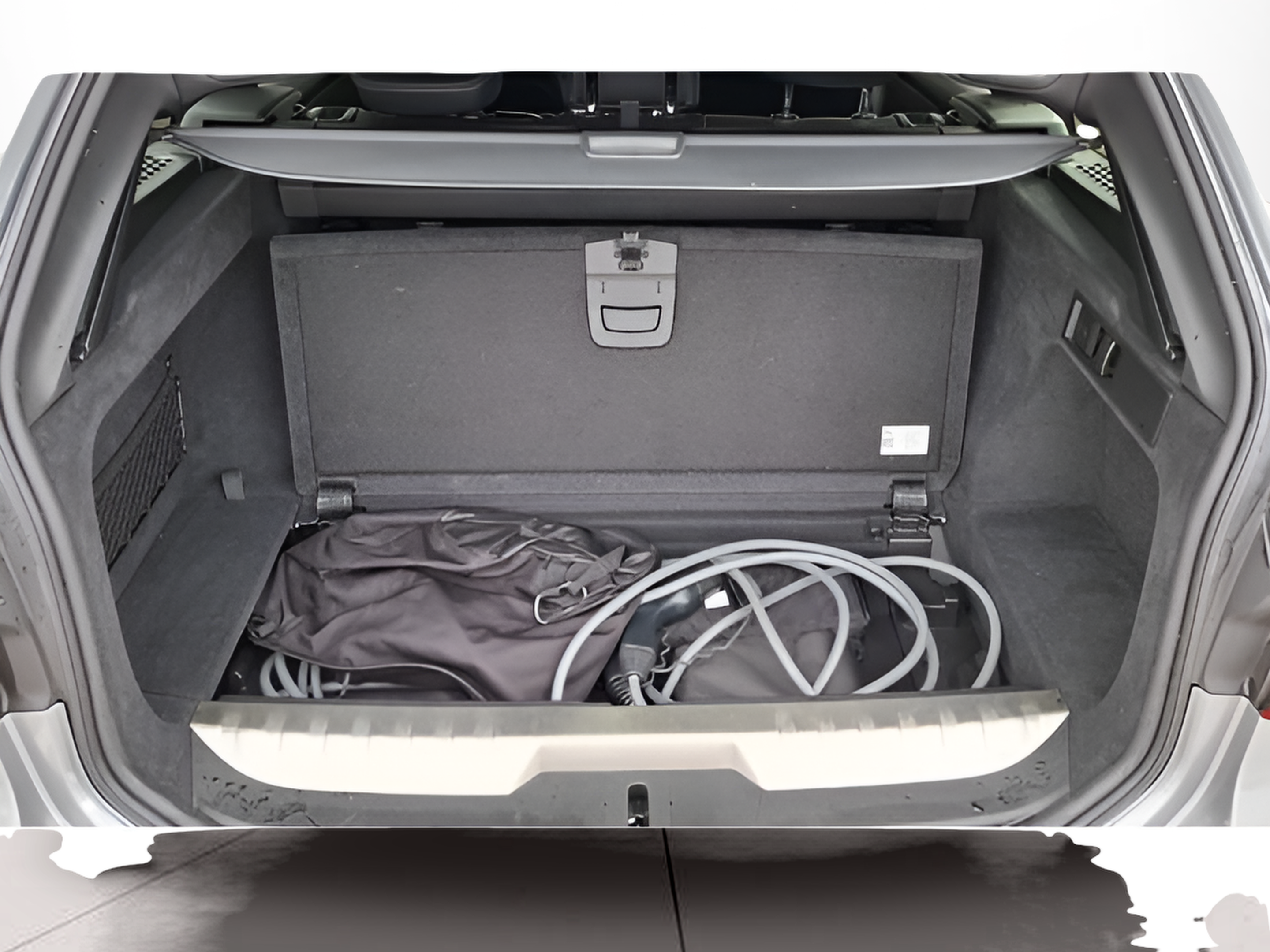 BMW Série 3 320e Touring color Gris. Año 2024. 150KW(204CV). Elétrico / Gasolina Híbrido. En concesionario Santogal Carnaxide de Oeiras