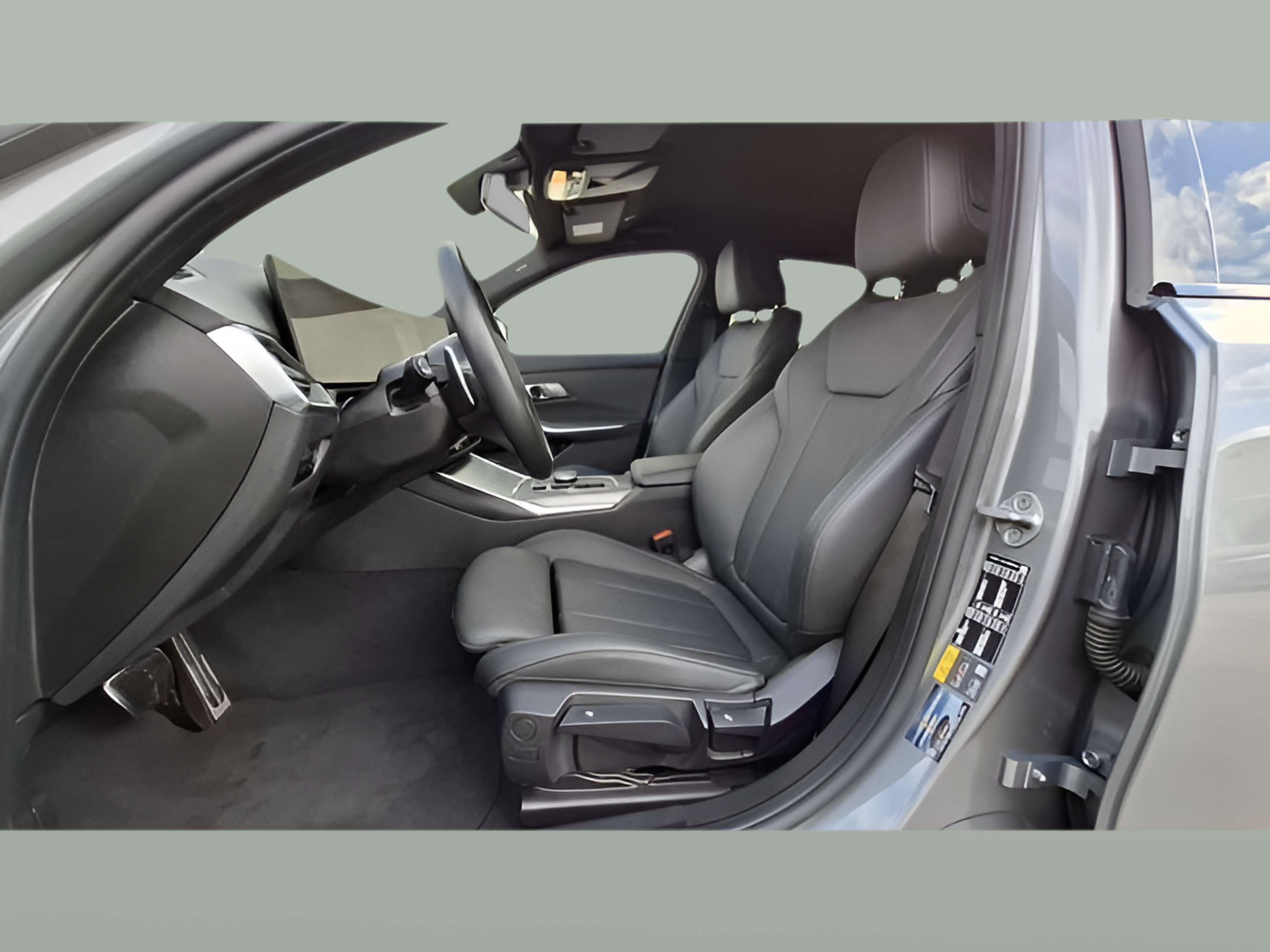 BMW Série 3 320e Touring color Gris. Año 2024. 150KW(204CV). Elétrico / Gasolina Híbrido. En concesionario Santogal Carnaxide de Oeiras