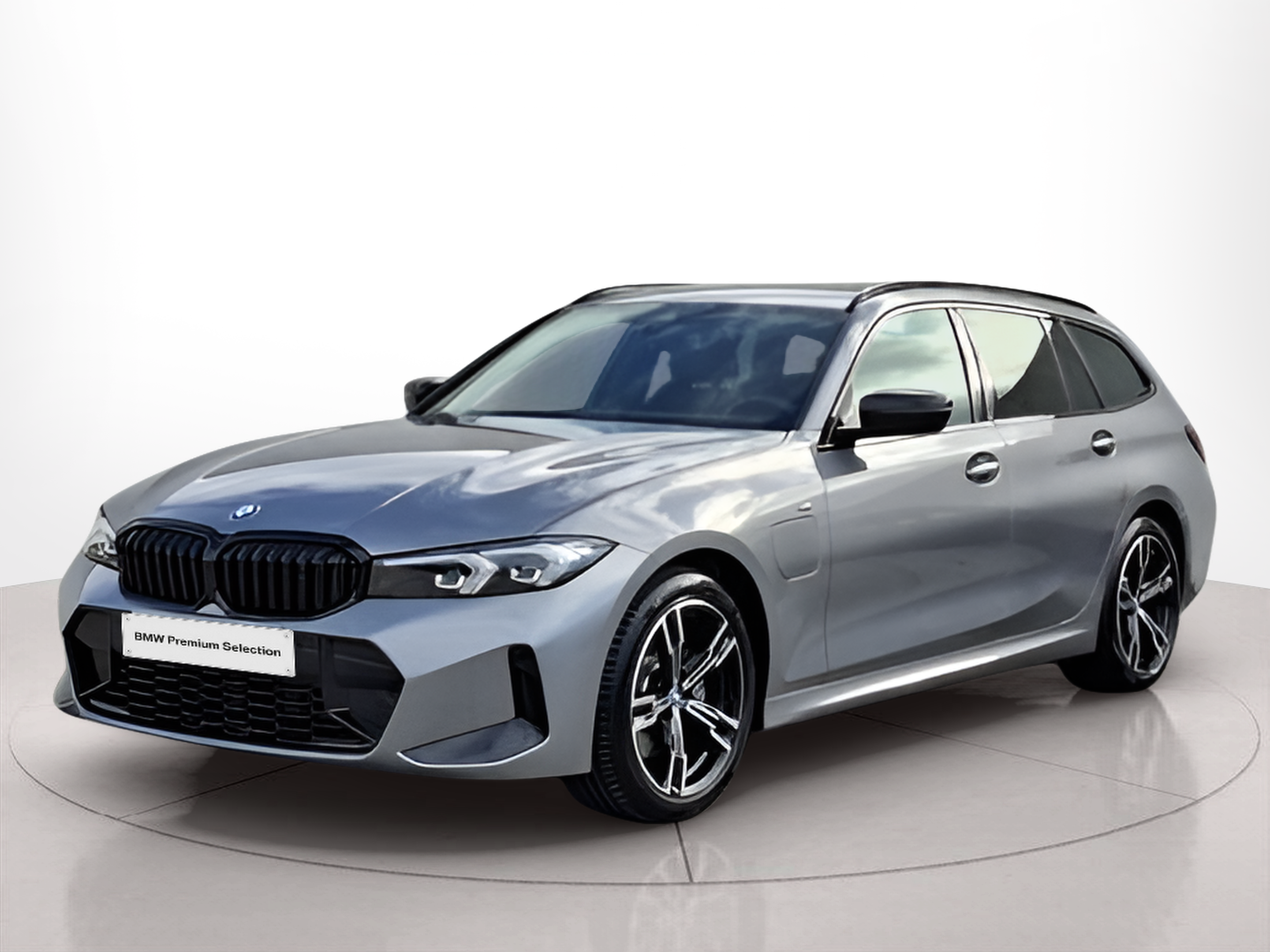 Fotos de BMW Série 3 320e Touring color Gris. Año 2024. 150KW(204CV). Elétrico / Gasolina Híbrido. En concesionario Santogal Carnaxide de Oeiras