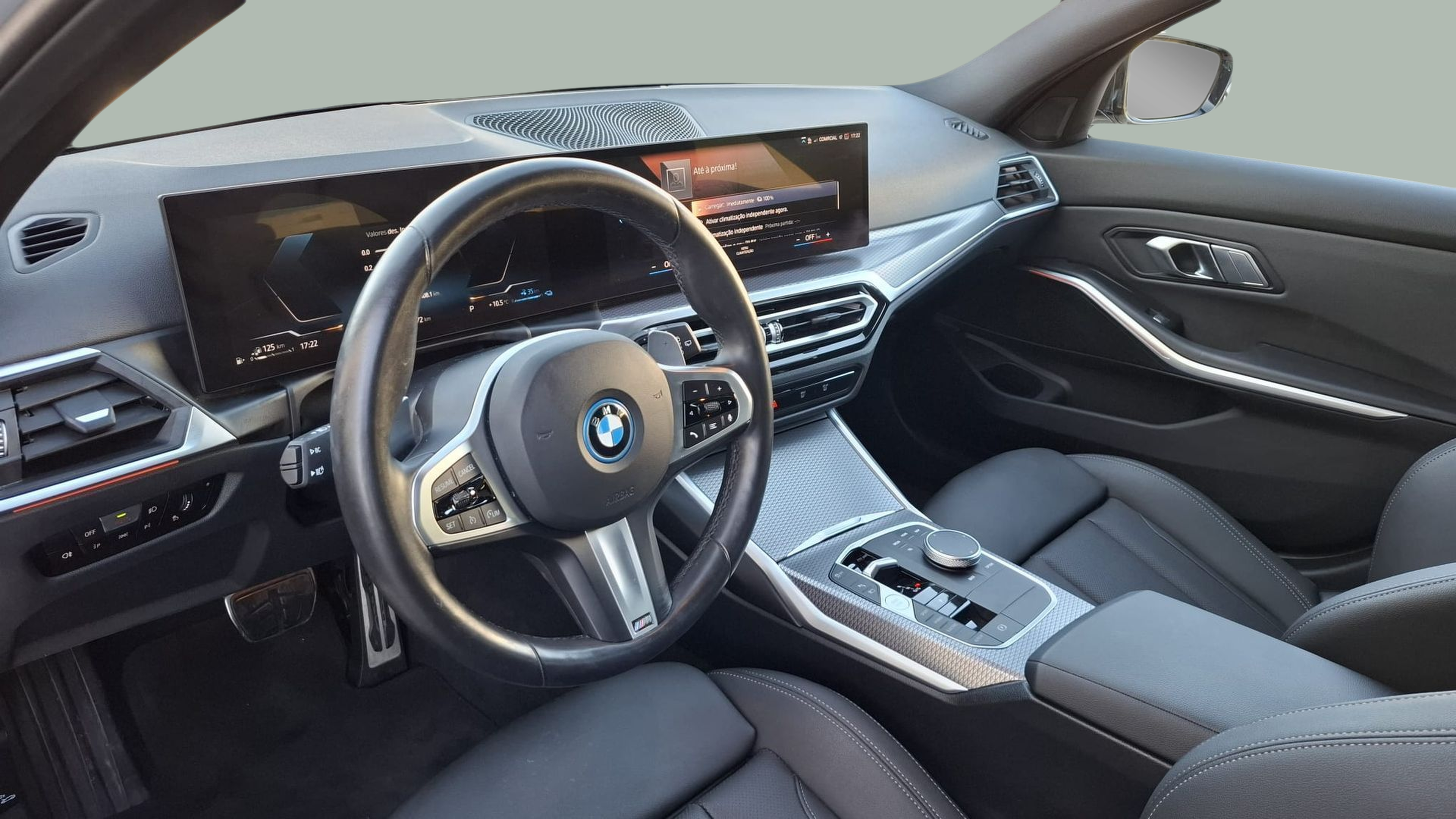 BMW Série 3 320e Touring color Gris. Año 2024. 150KW(204CV). Elétrico / Gasolina Híbrido. En concesionario Santogal Carnaxide de Oeiras