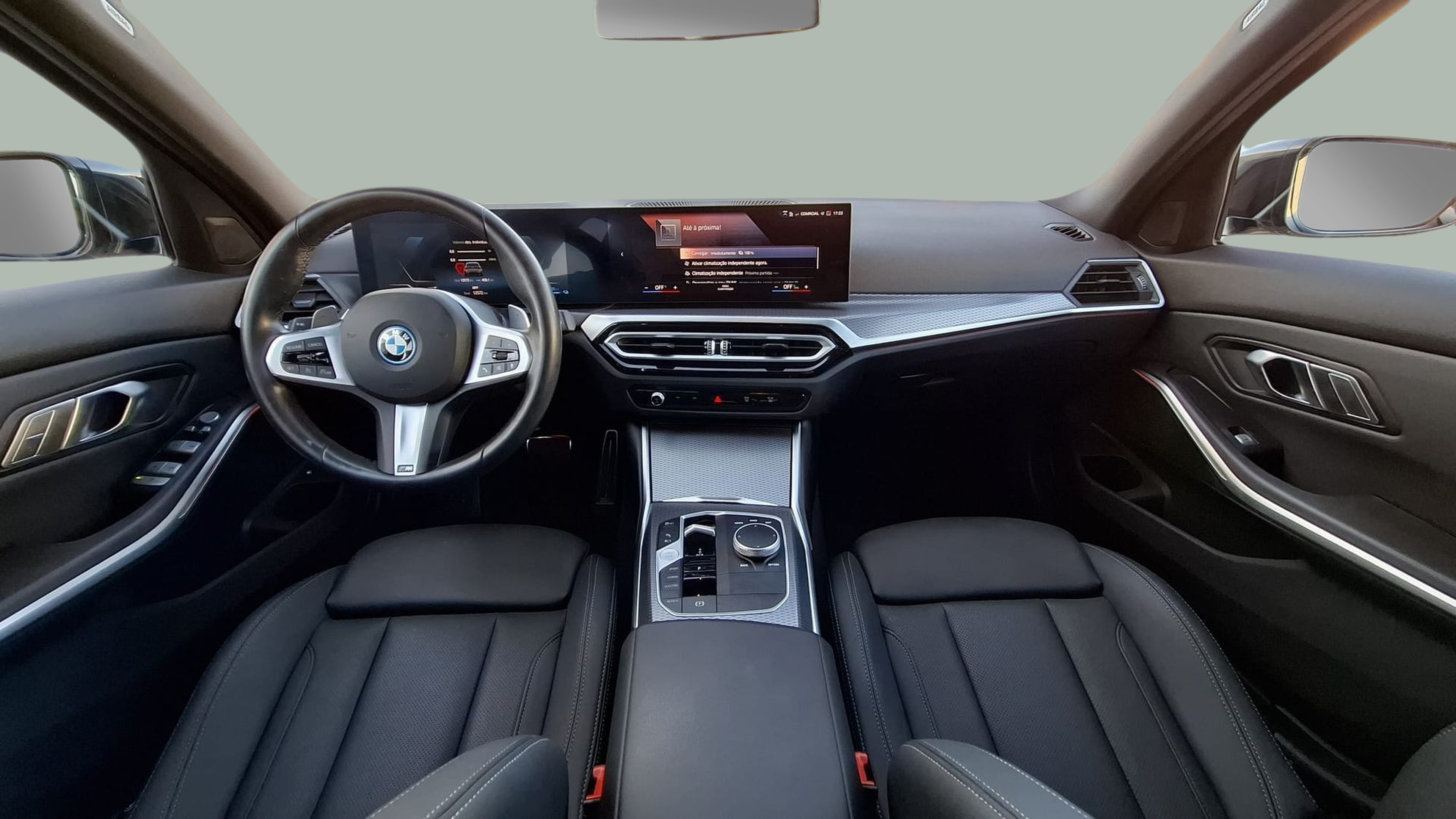 BMW Série 3 320e Touring color Gris. Año 2024. 150KW(204CV). Elétrico / Gasolina Híbrido. En concesionario Santogal Carnaxide de Oeiras