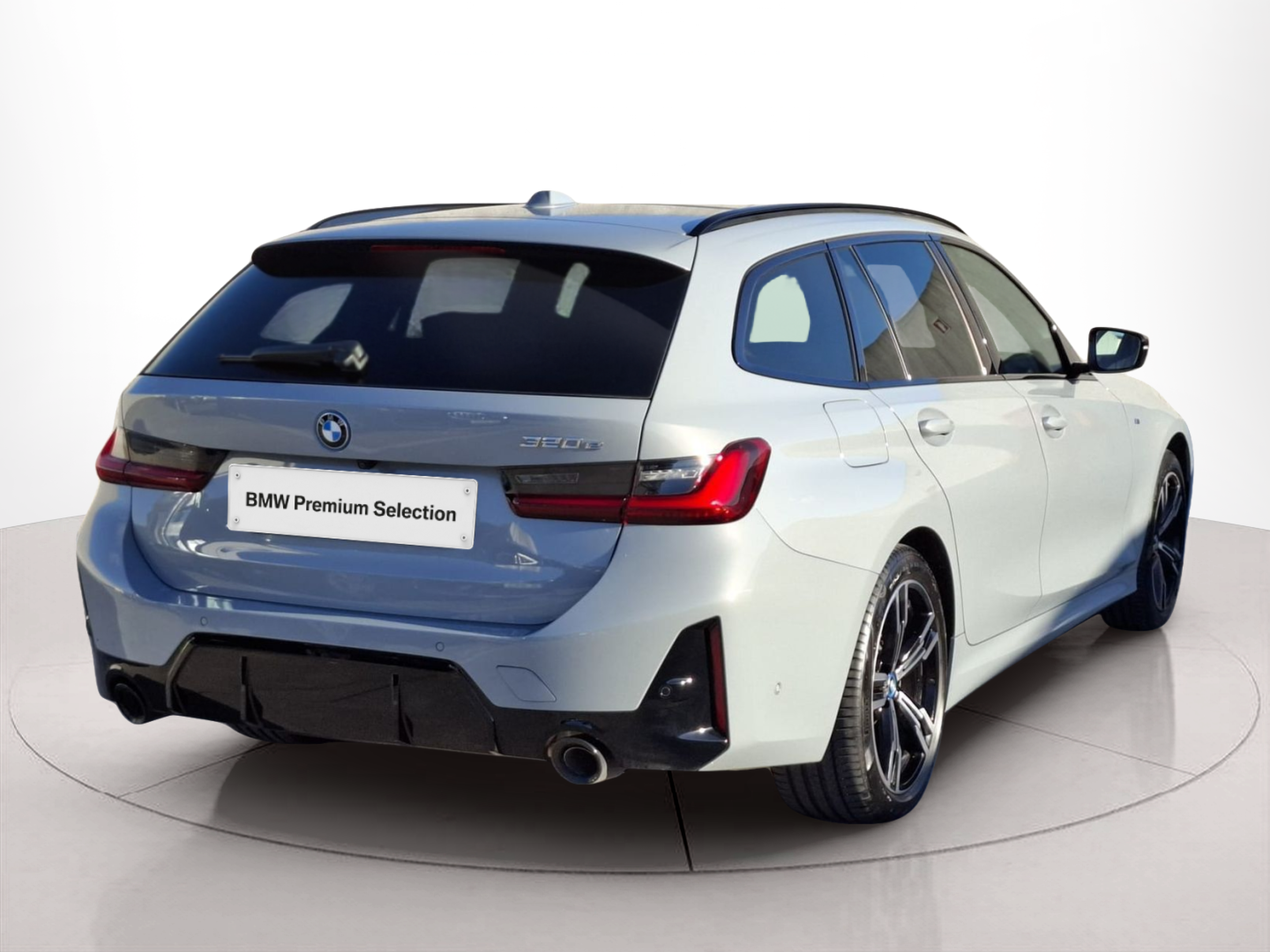 BMW Série 3 320e Touring color Gris. Año 2024. 150KW(204CV). Elétrico / Gasolina Híbrido. En concesionario Santogal Carnaxide de Oeiras