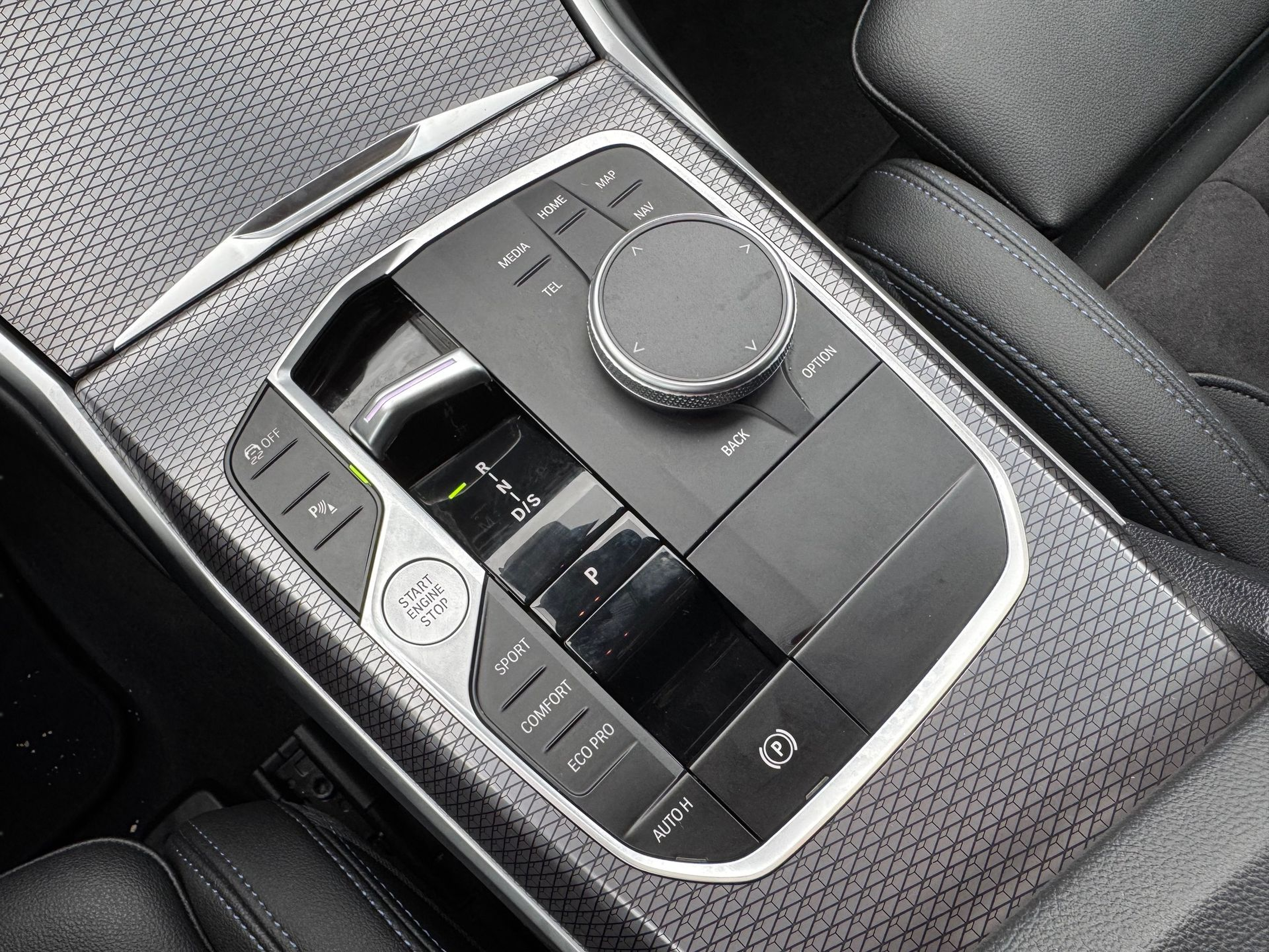 BMW Série 3 320d Touring color Gris. Año 2024. 140KW(190CV). Diesel. En concesionario Santogal Oeiras de Oeiras